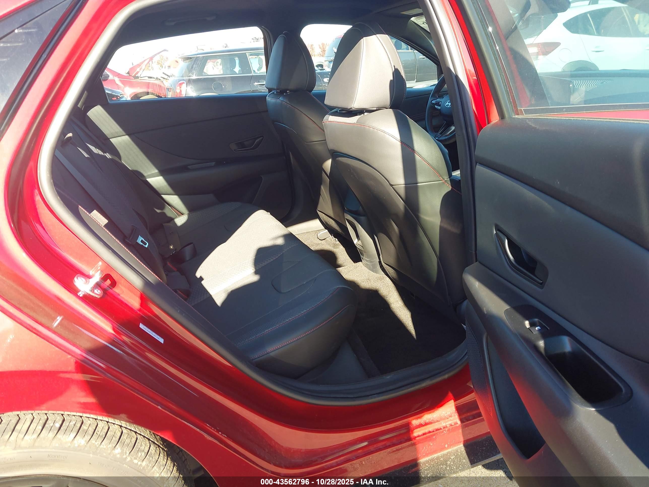 HYUNDAI ELANTRA image 8