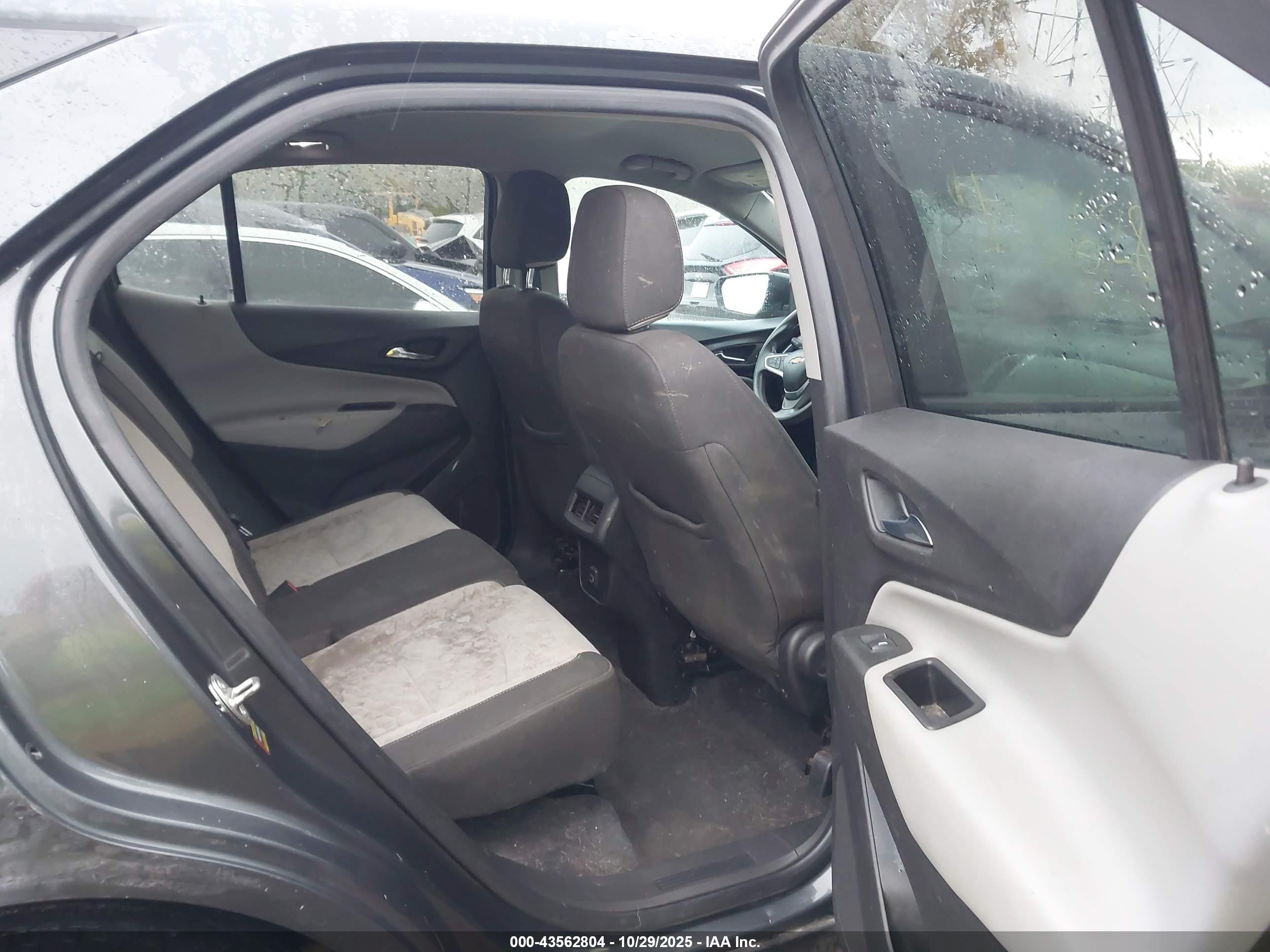 CHEVROLET EQUINOX image 8