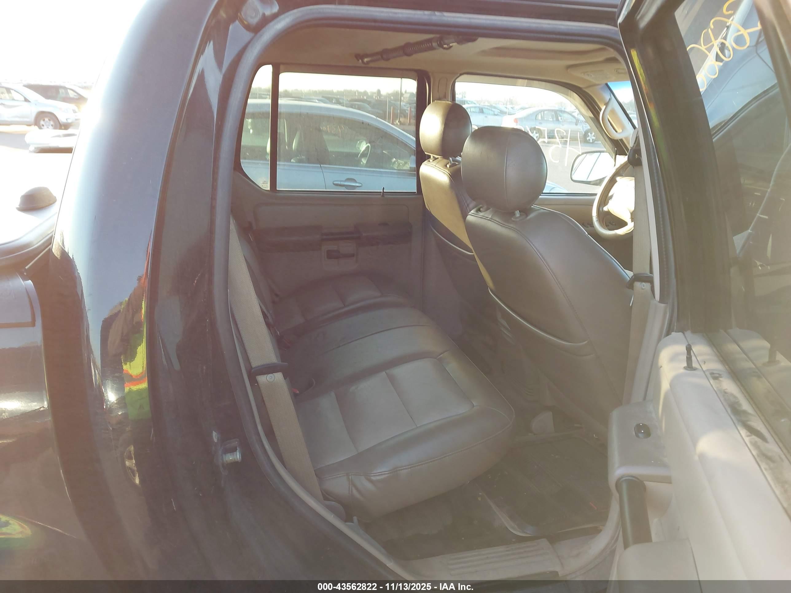 FORD EXPLORER image 8