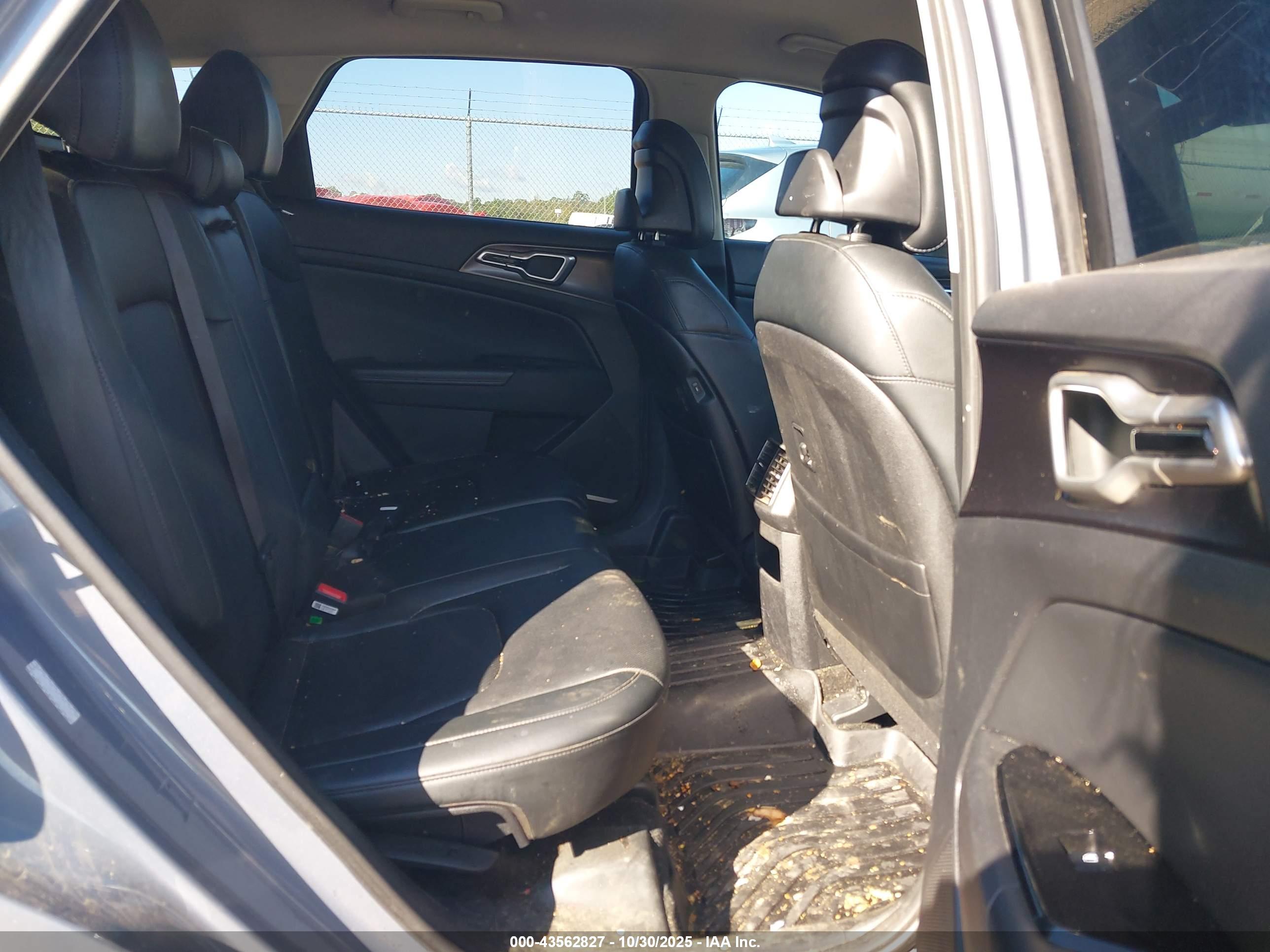KIA SPORTAGE image 8