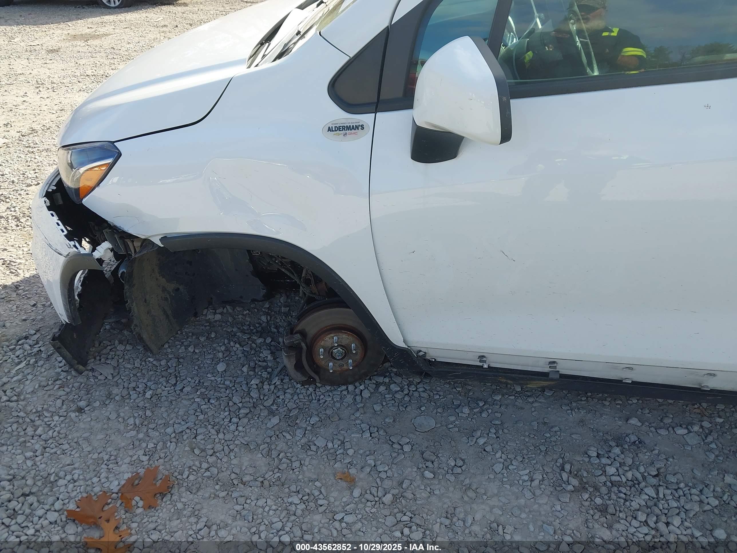 CHEVROLET TRAX image 6