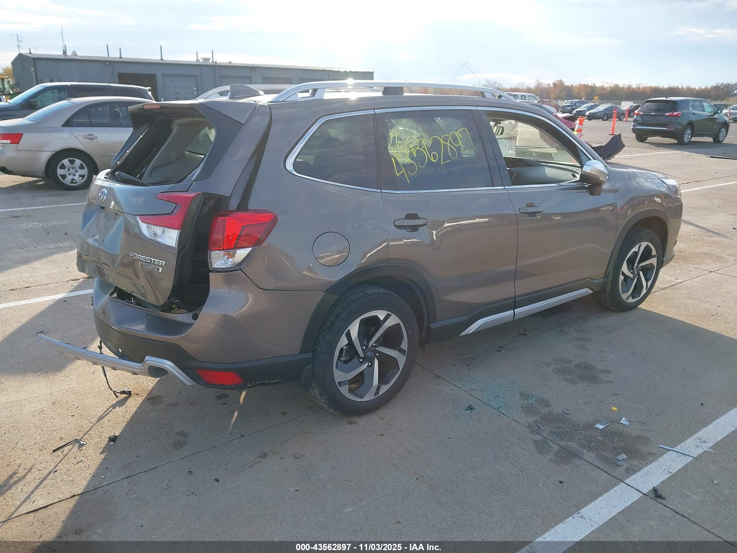 SUBARU FORESTER image 4
