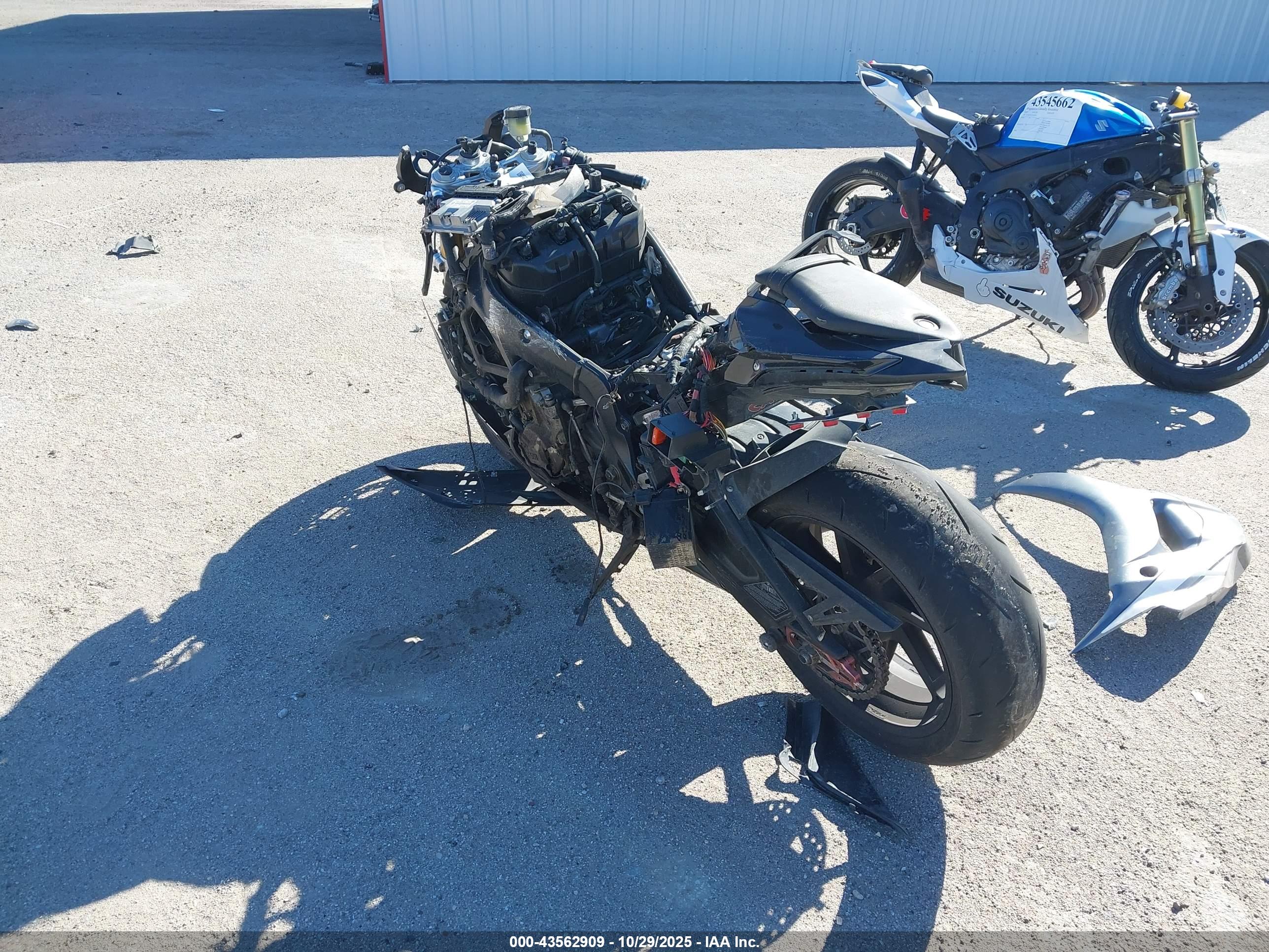 BMW S image 3