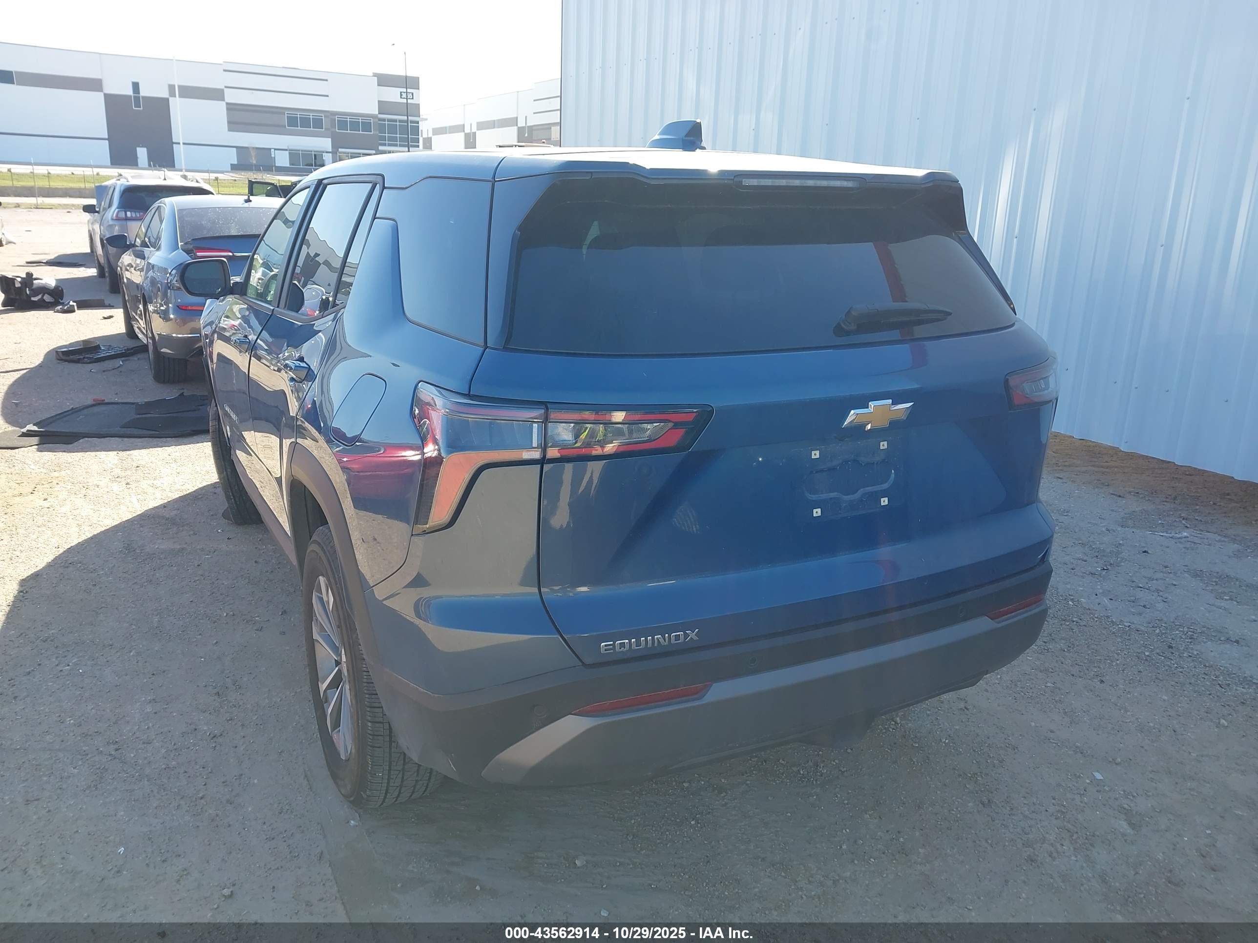 CHEVROLET EQUINOX image 3