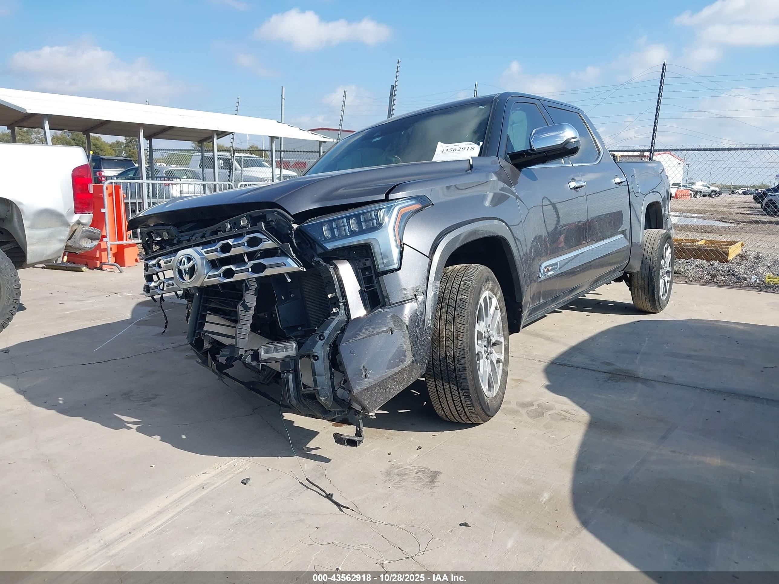 TOYOTA TUNDRA image 2