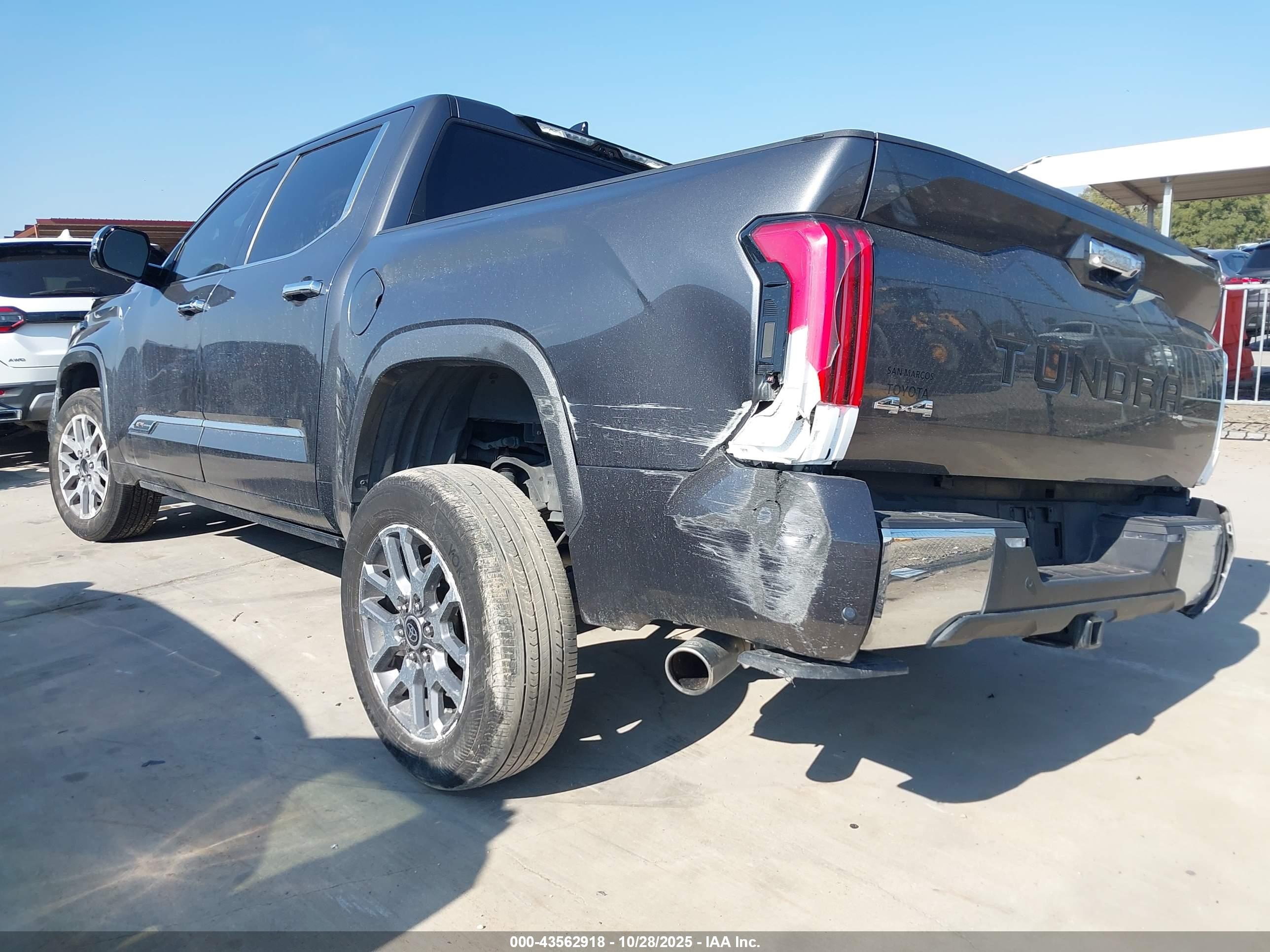 TOYOTA TUNDRA image 3