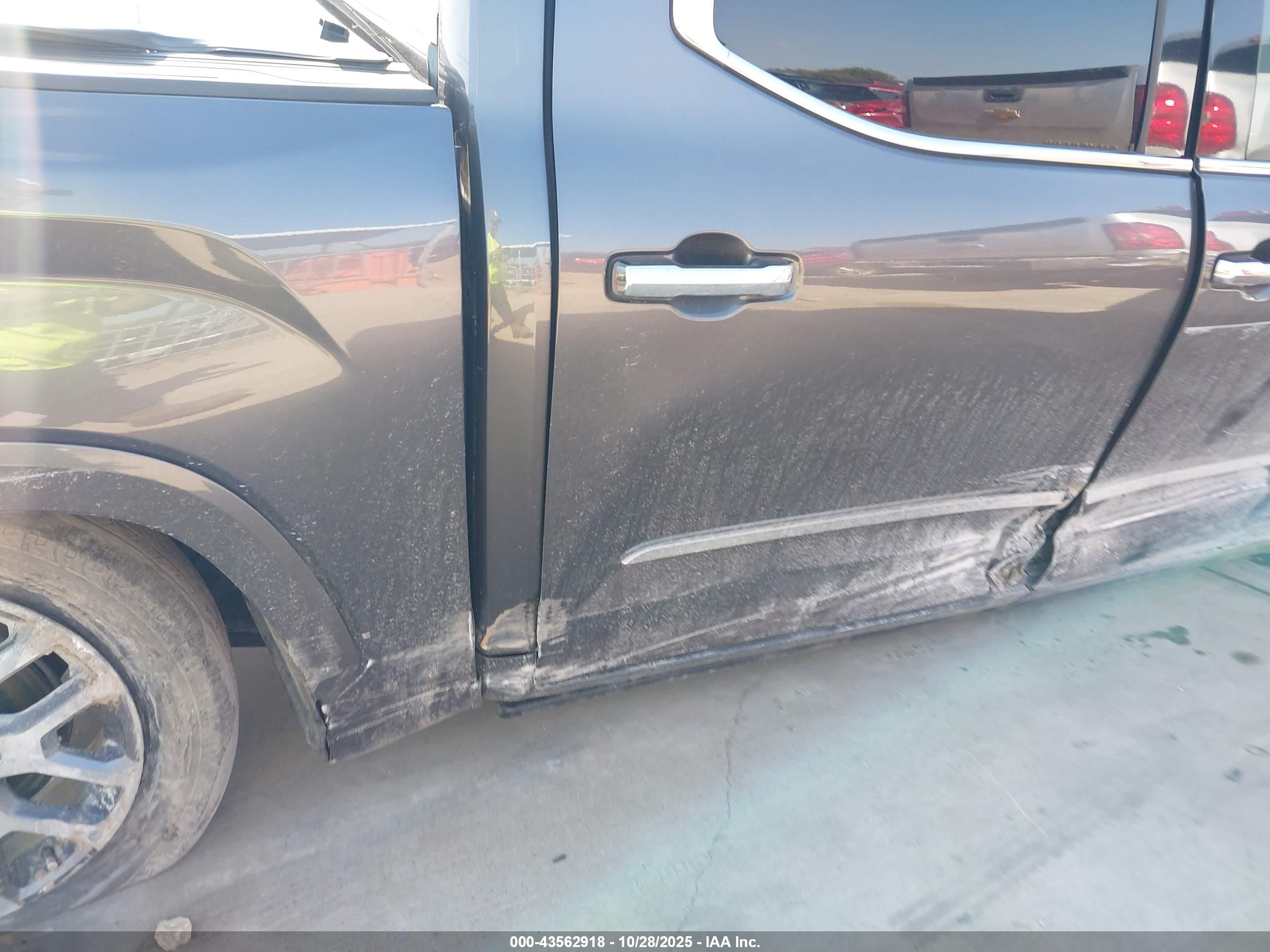 TOYOTA TUNDRA image 6