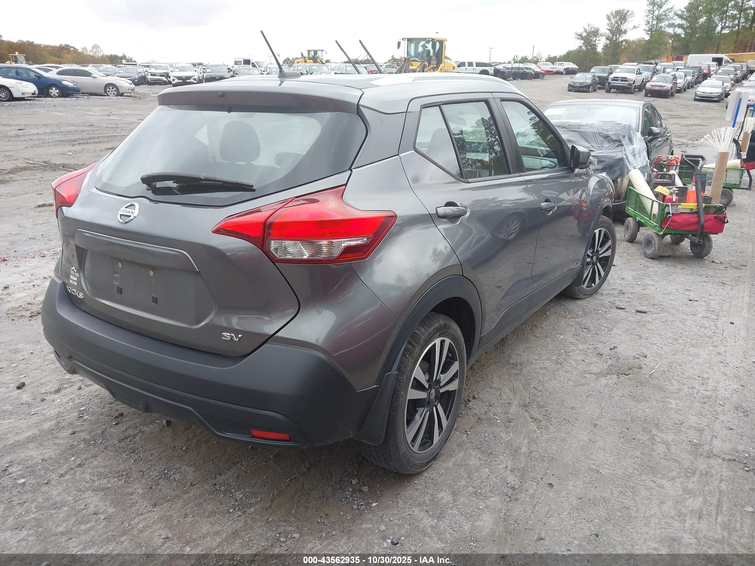 NISSAN KICKS image 4