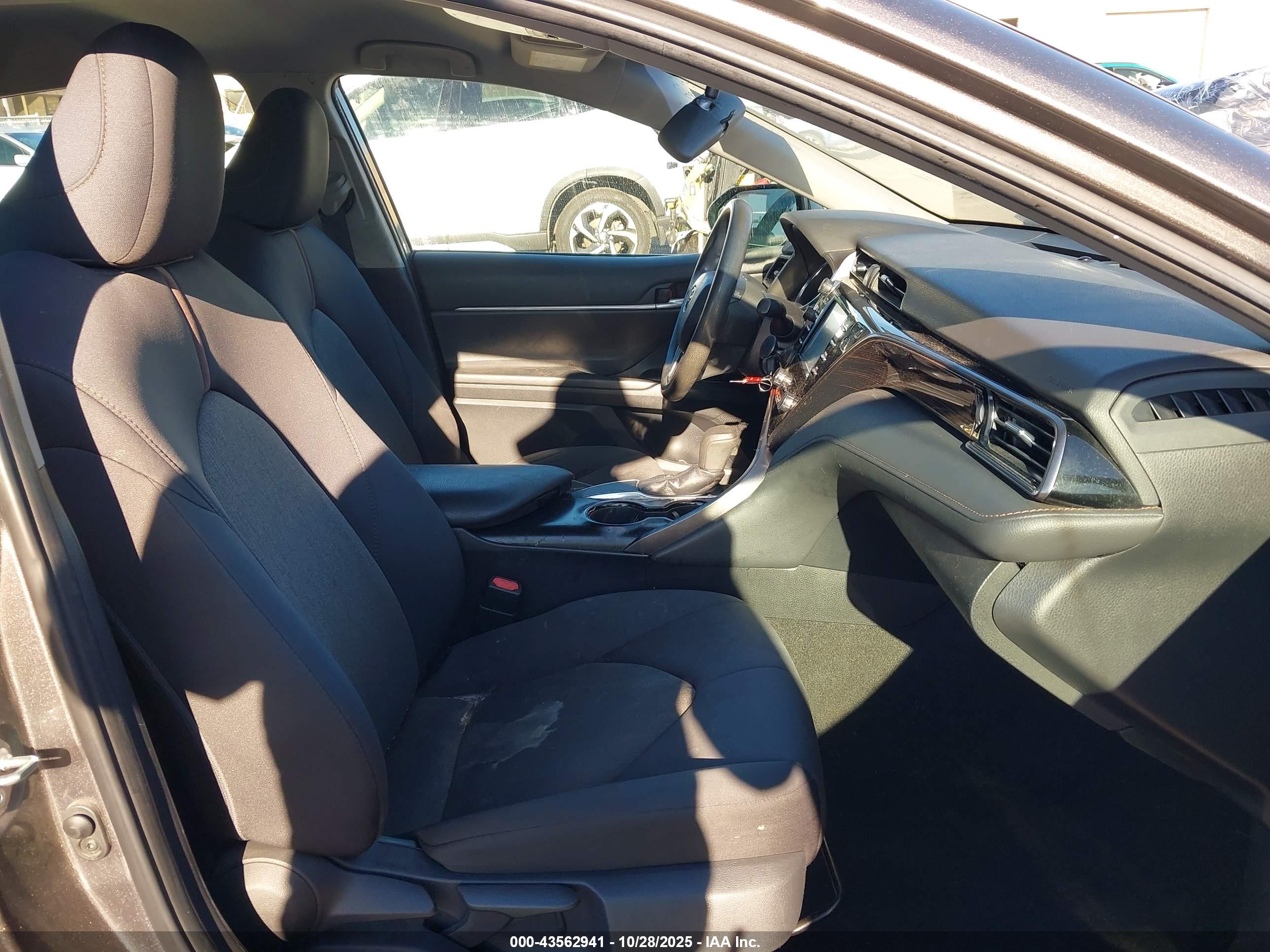 TOYOTA CAMRY image 5