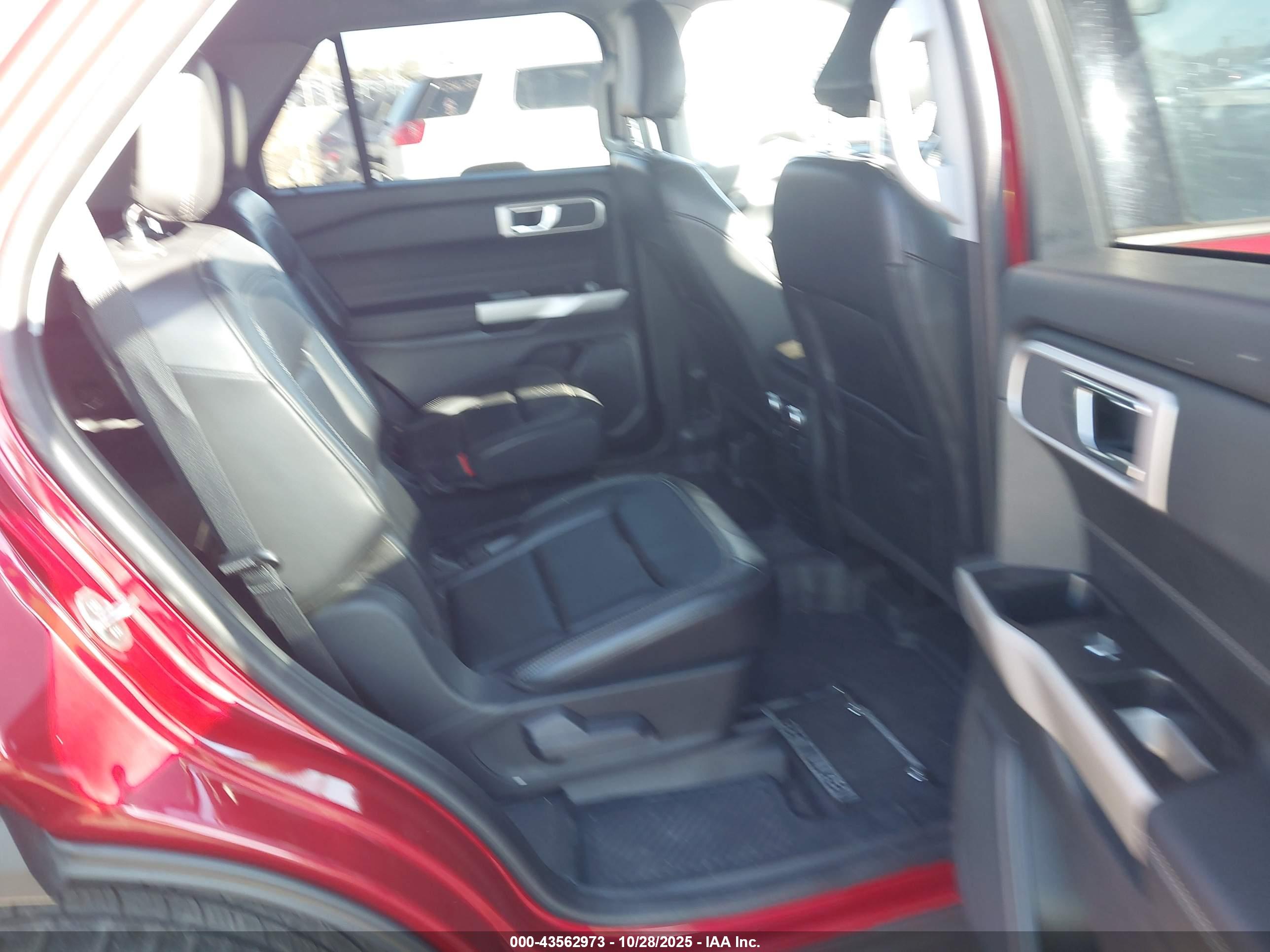 FORD EXPLORER image 8