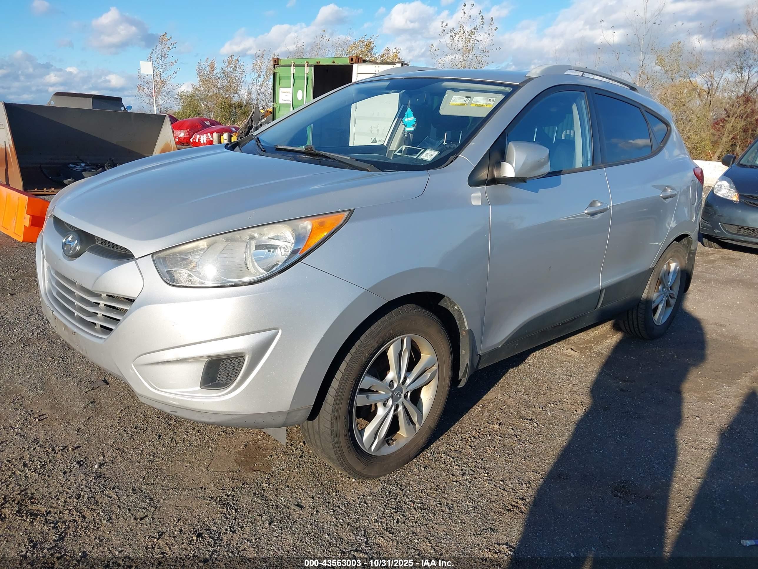 HYUNDAI TUCSON image 2