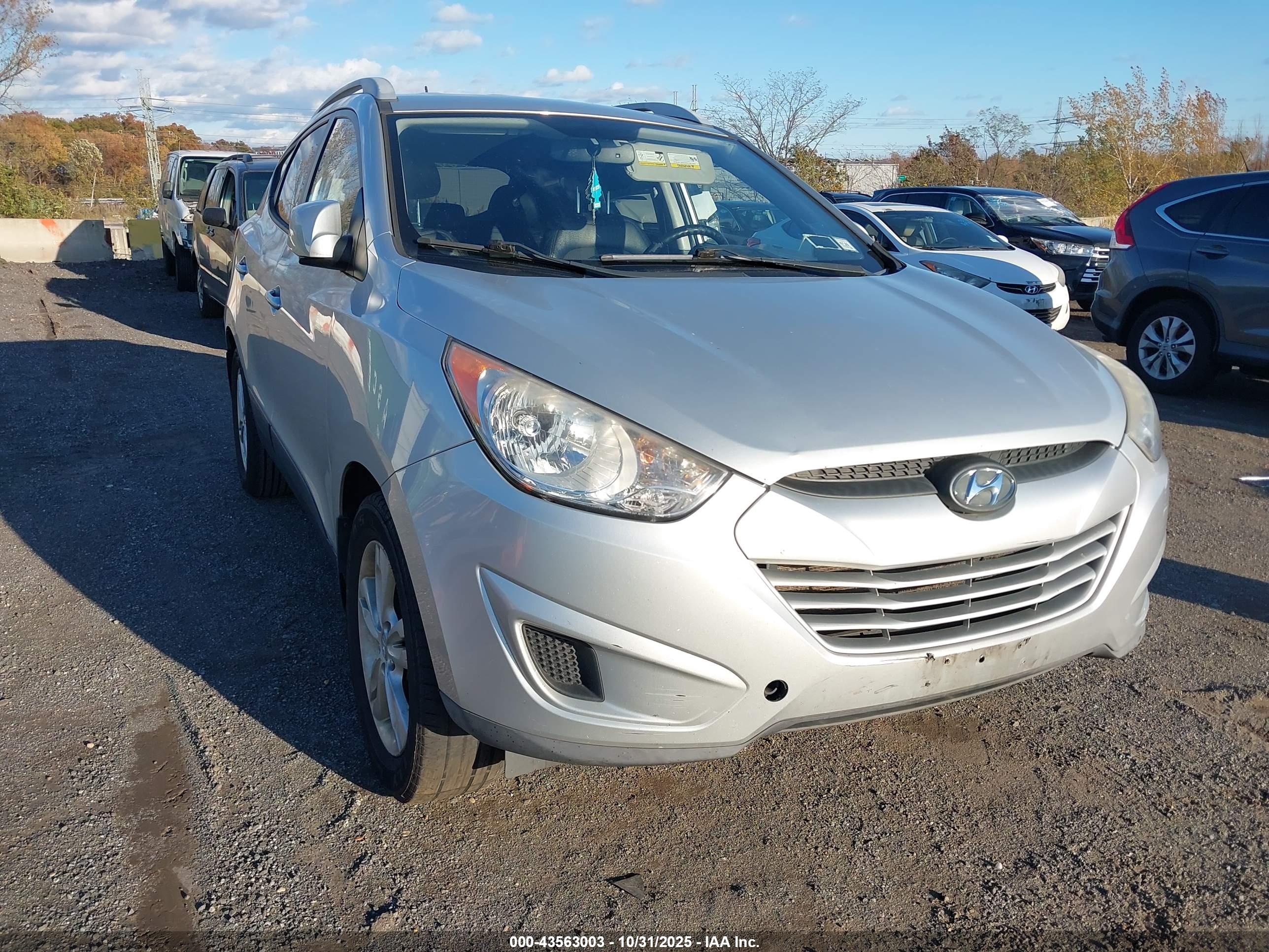 HYUNDAI TUCSON image 6