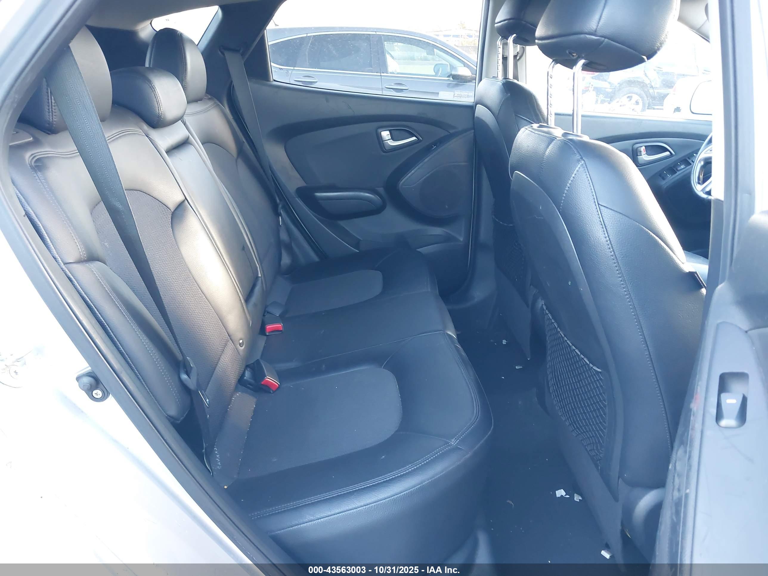 HYUNDAI TUCSON image 8