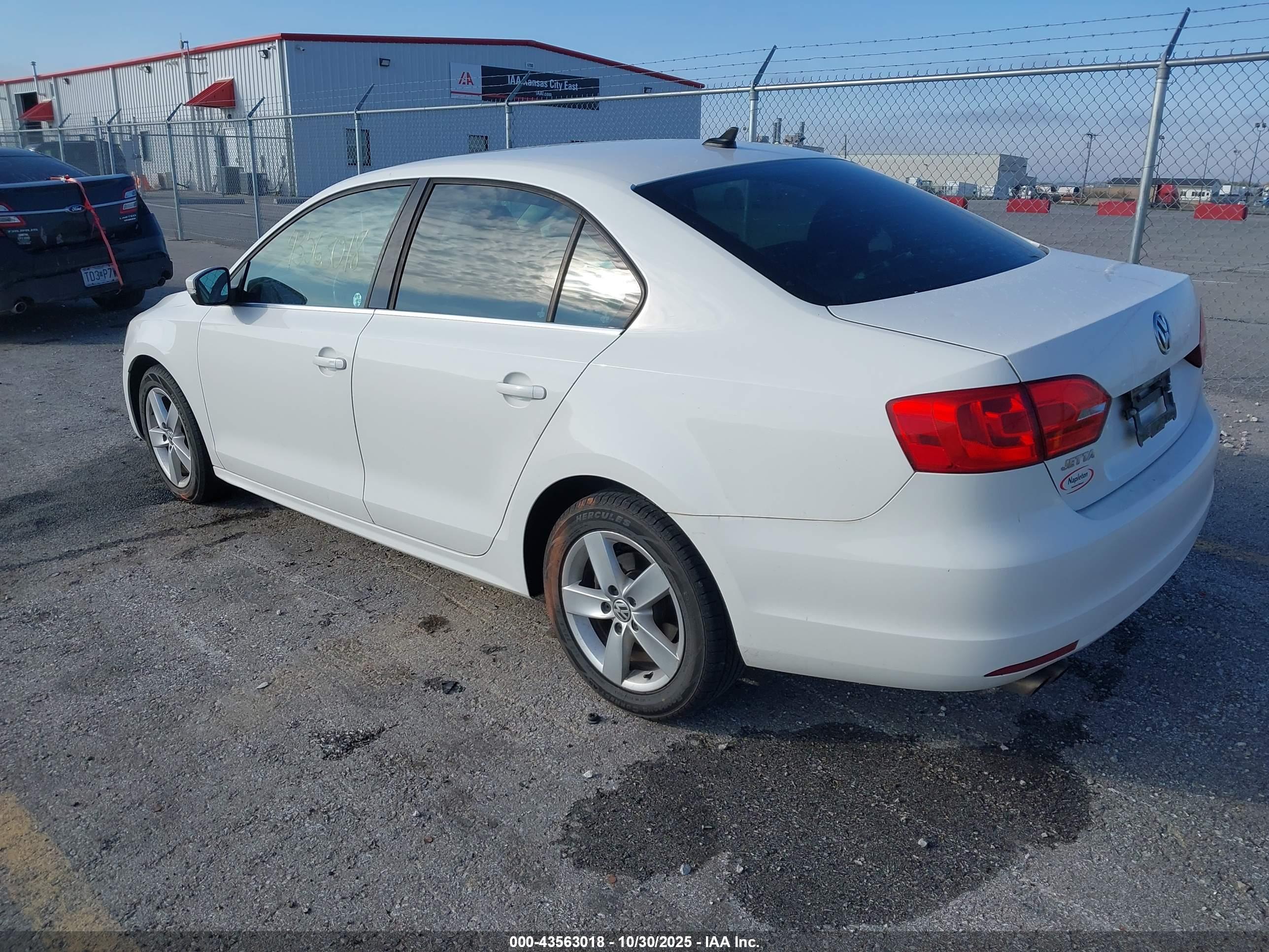 VOLKSWAGEN JETTA image 3
