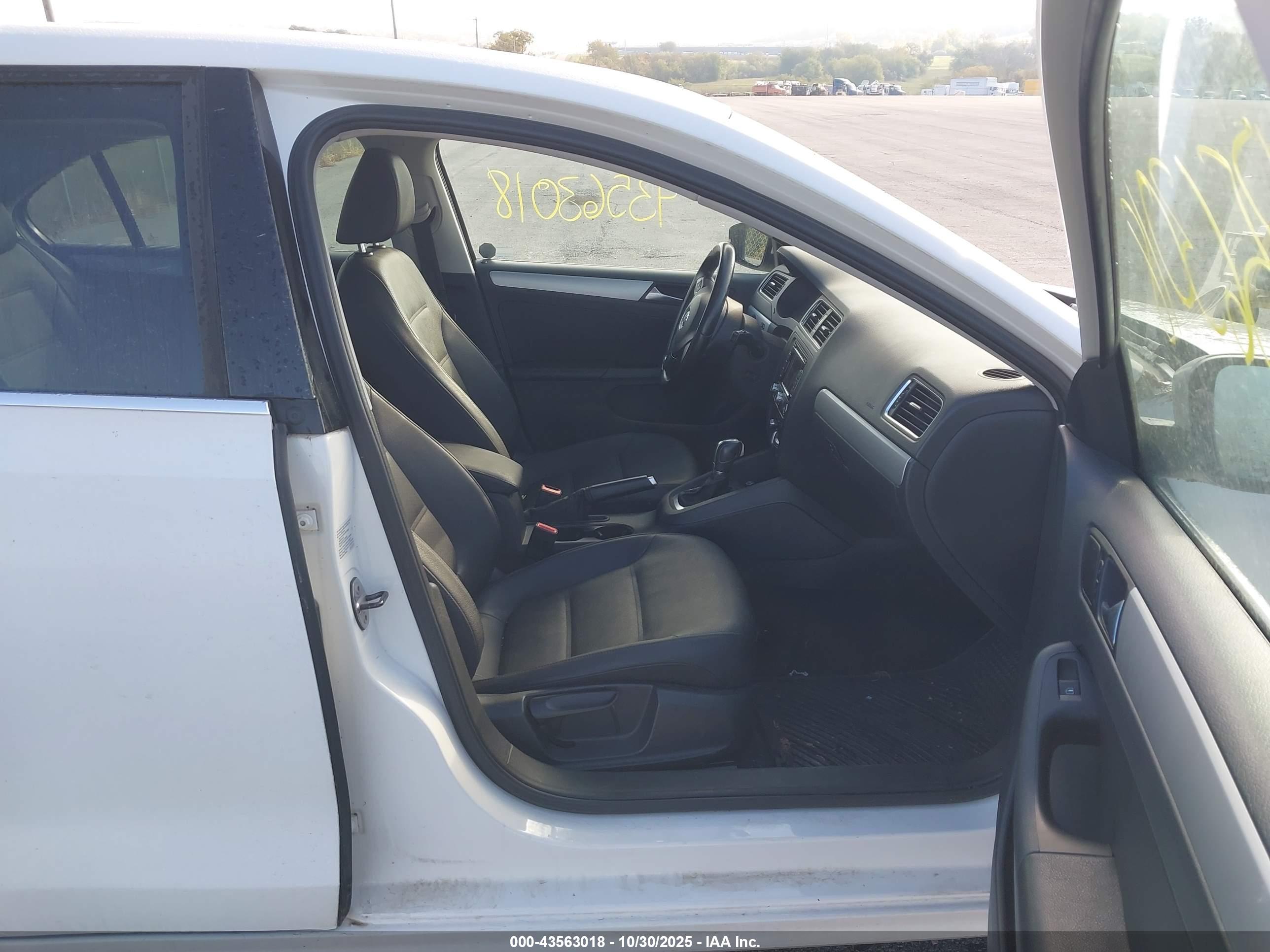 VOLKSWAGEN JETTA image 5