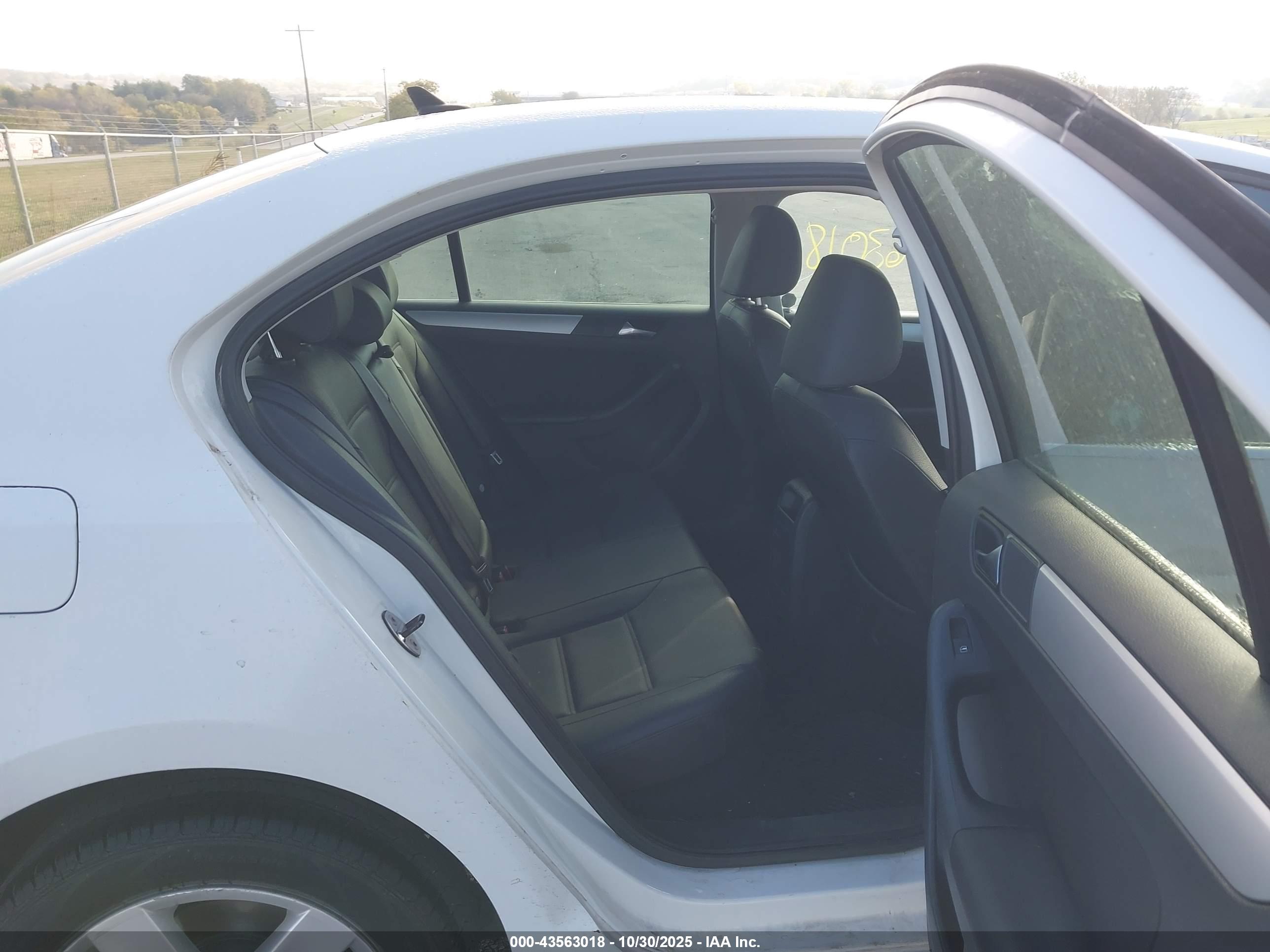 VOLKSWAGEN JETTA image 8