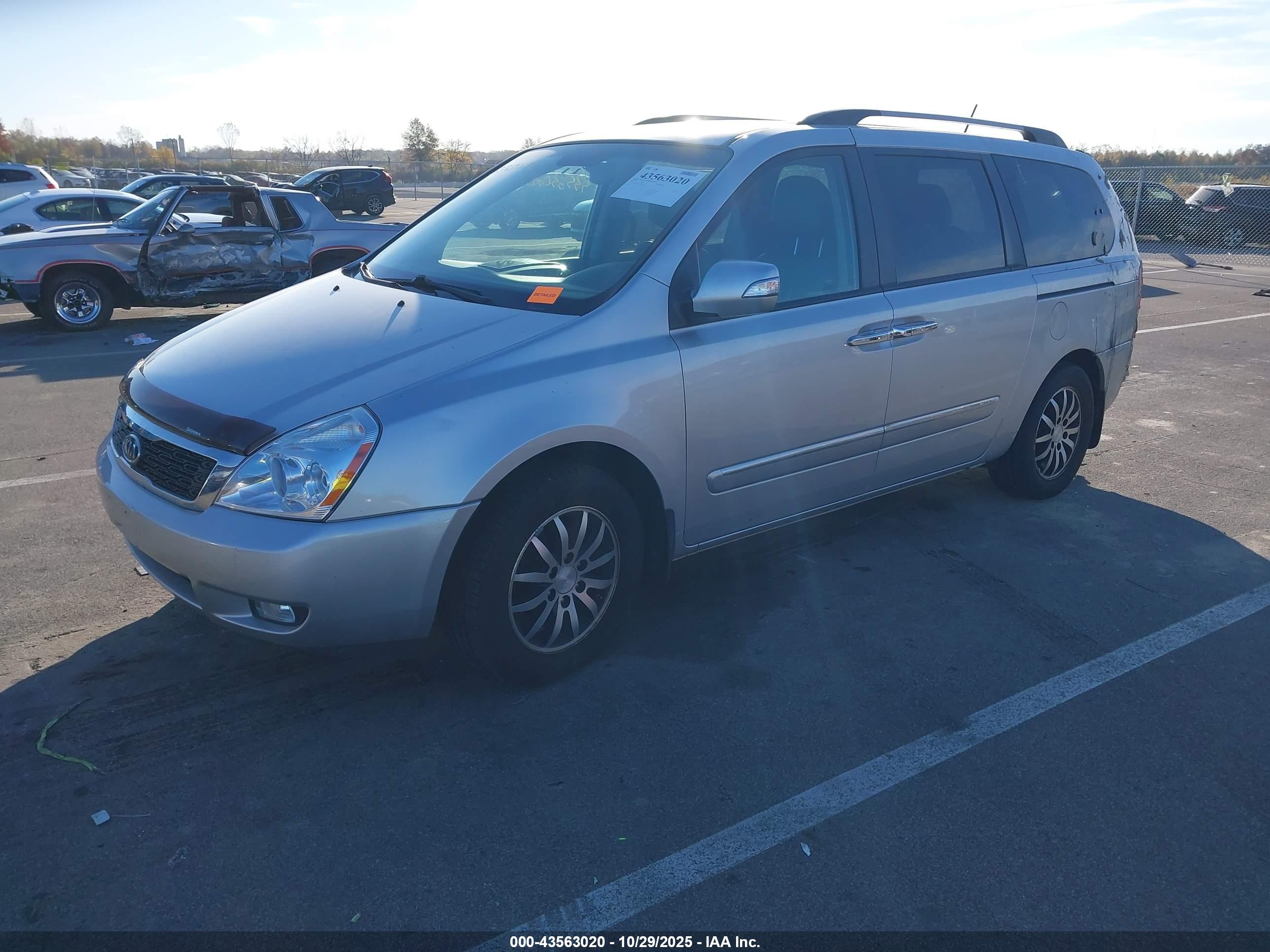 KIA SEDONA image 2