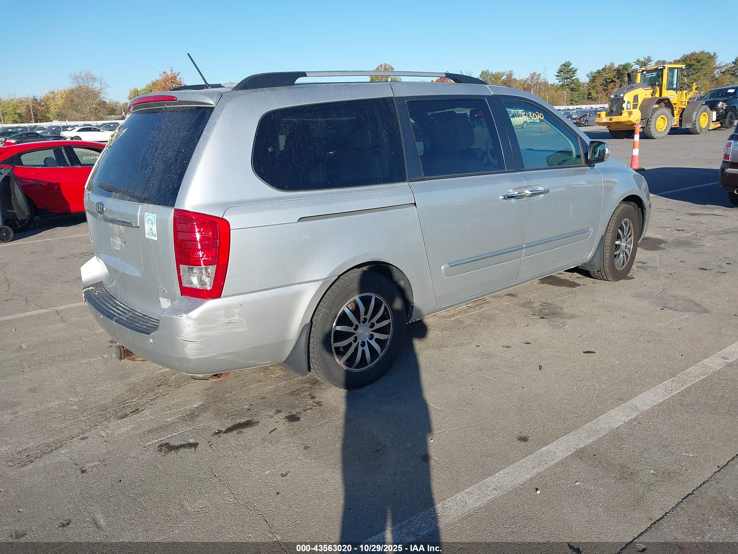 KIA SEDONA image 4