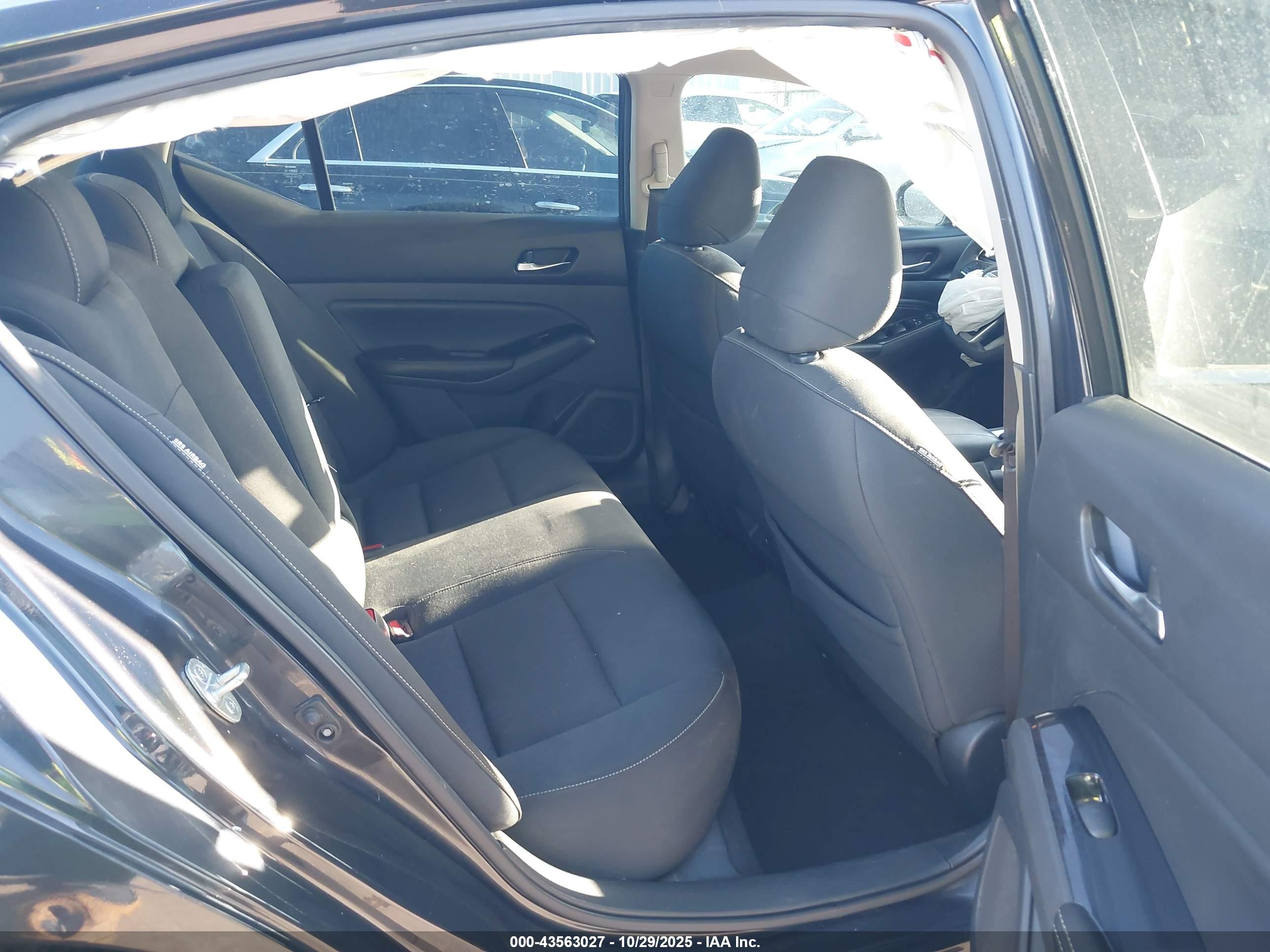 NISSAN ALTIMA image 8