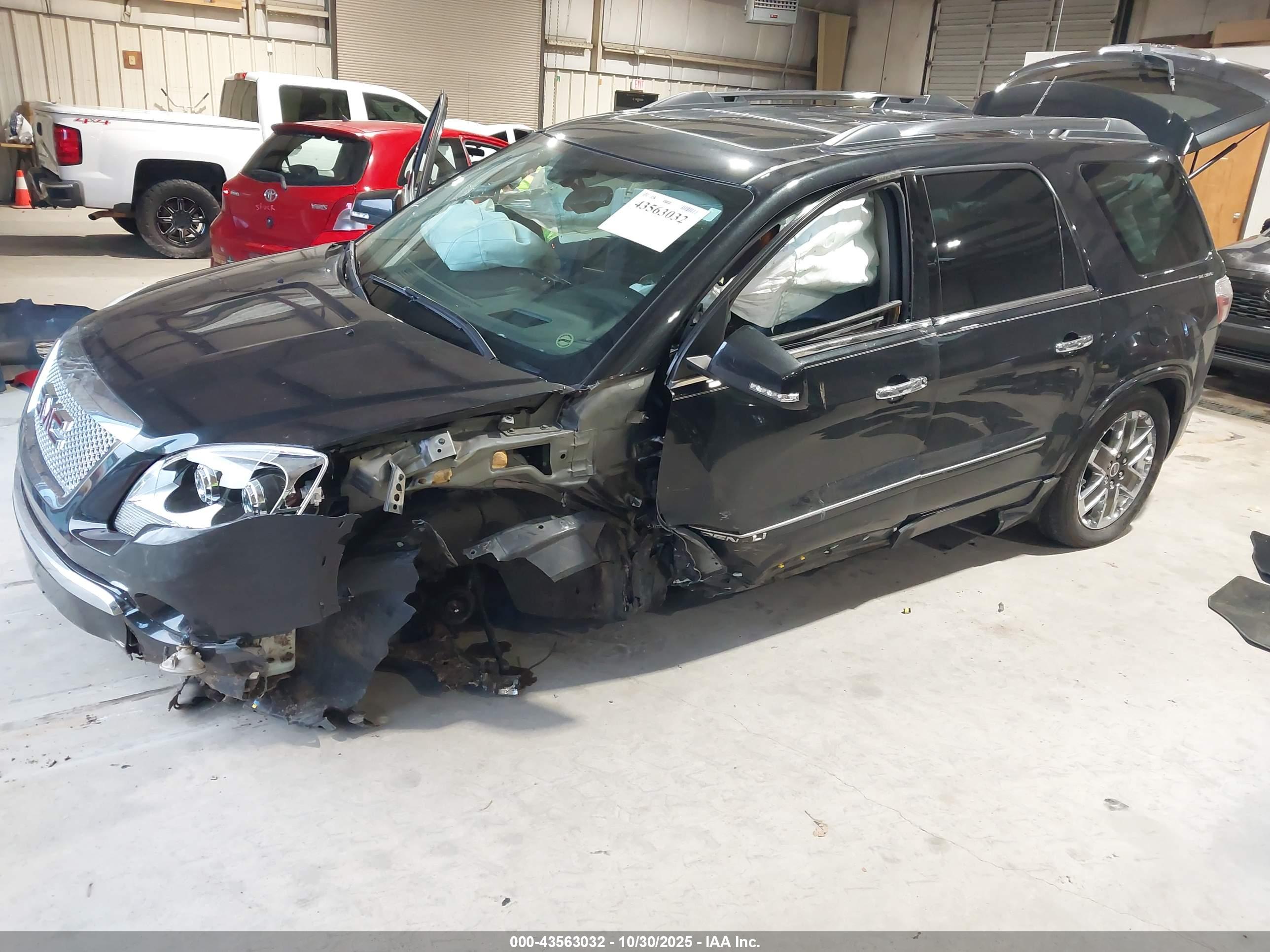 GMC ACADIA image 2