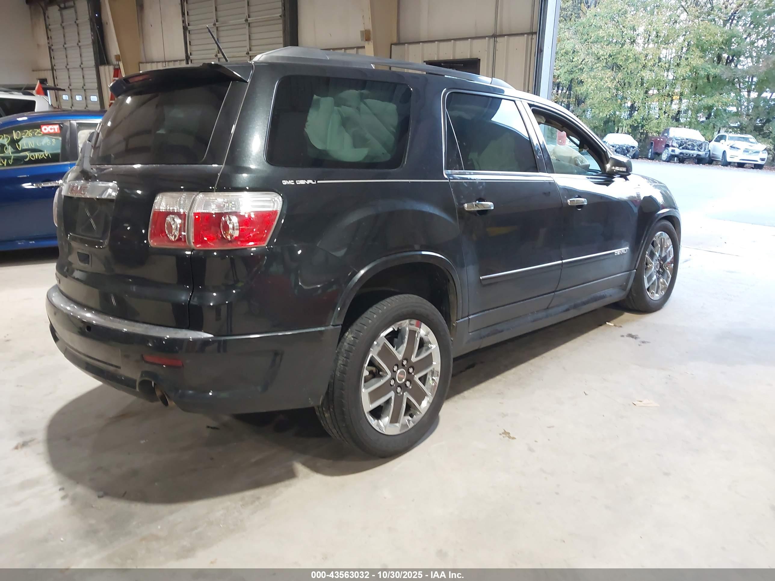 GMC ACADIA image 4