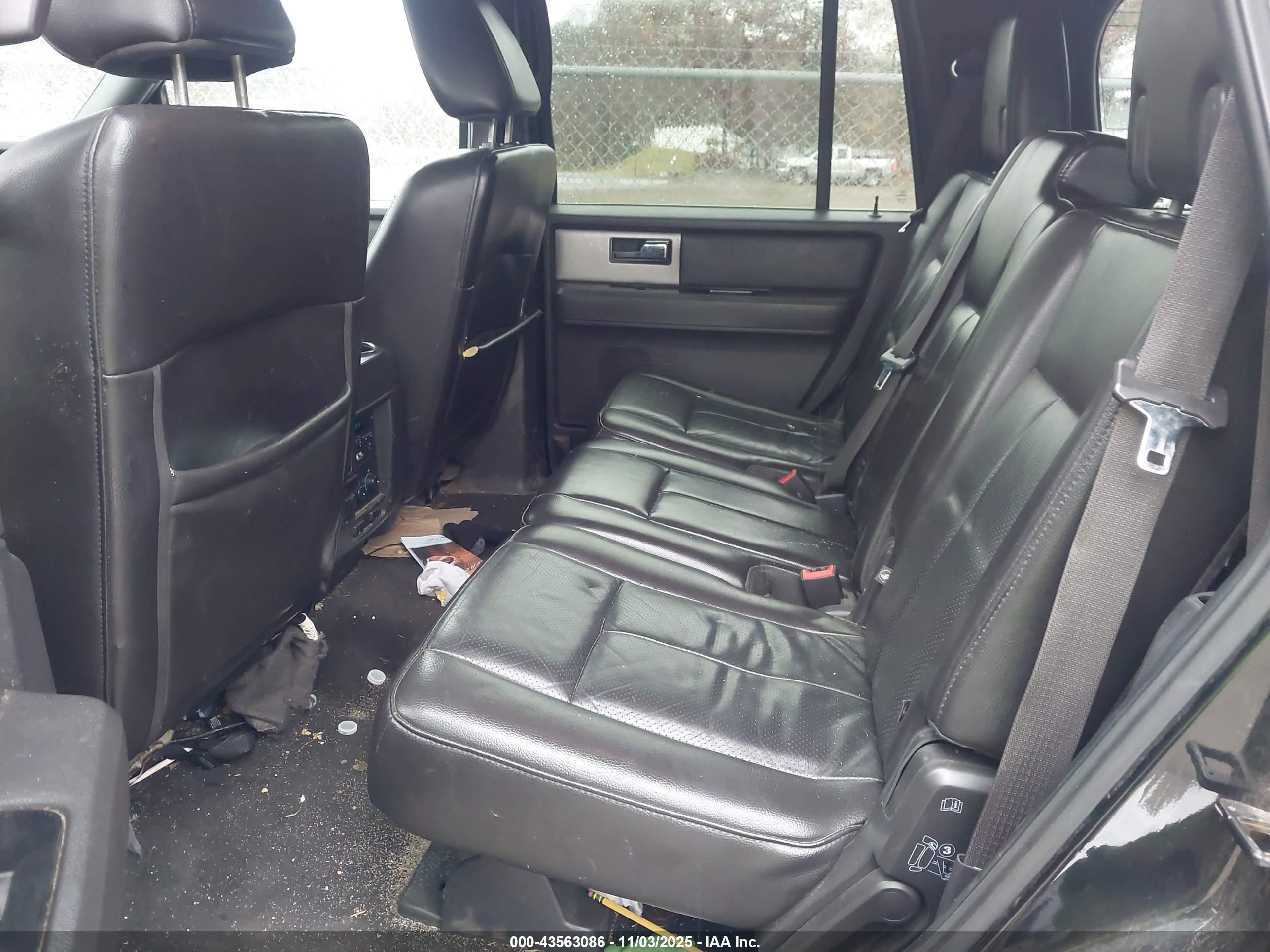 FORD EXPEDITION image 8