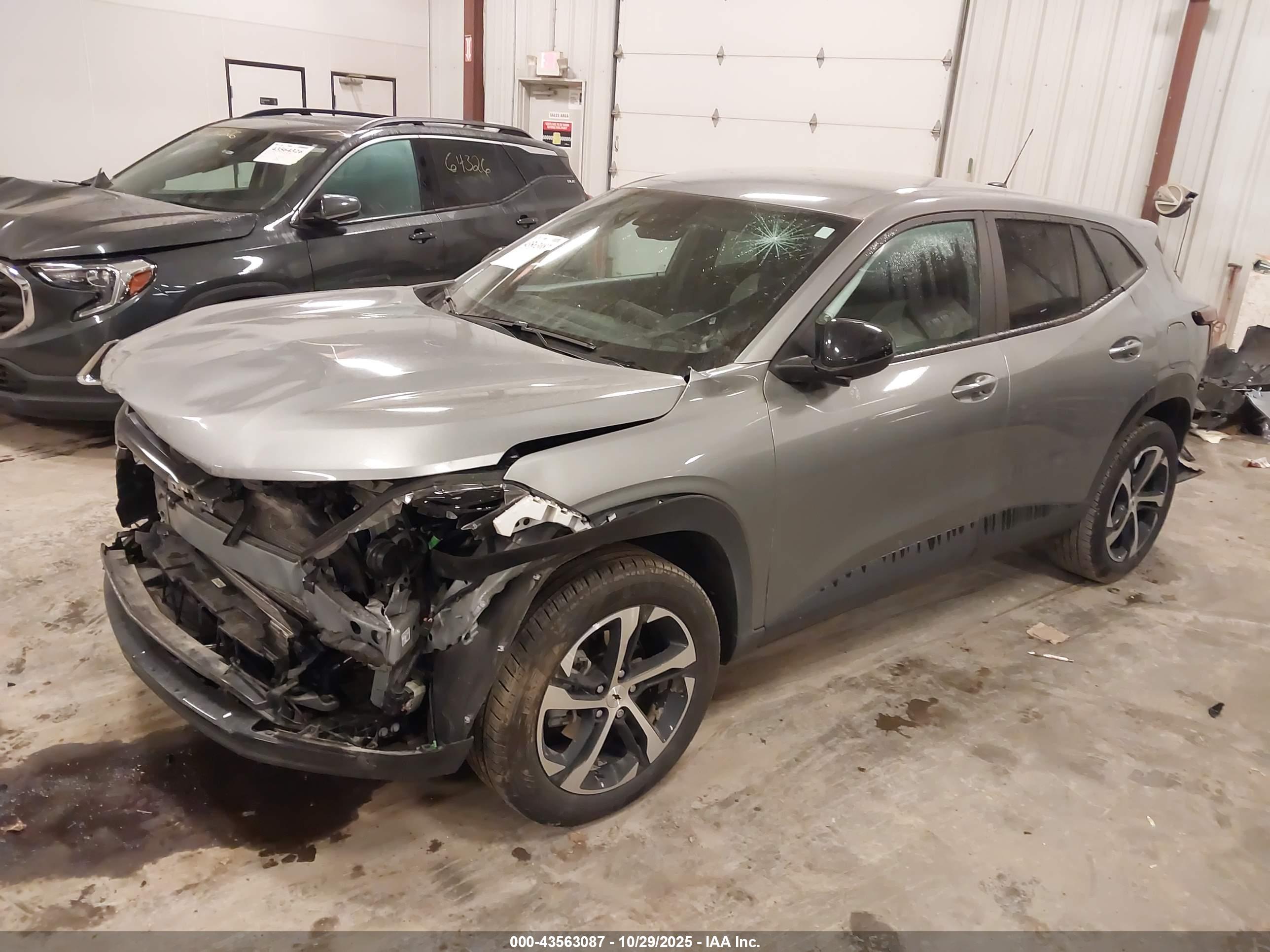 CHEVROLET TRAX image 2