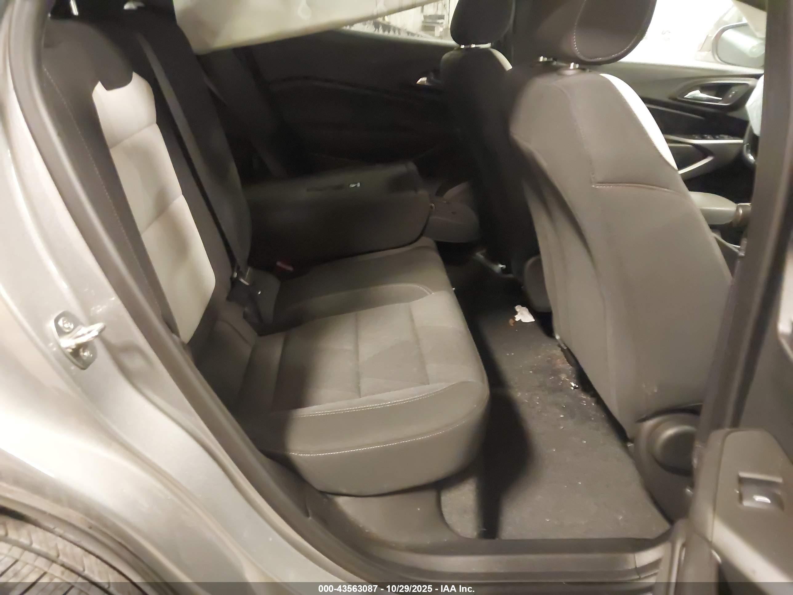 CHEVROLET TRAX image 8