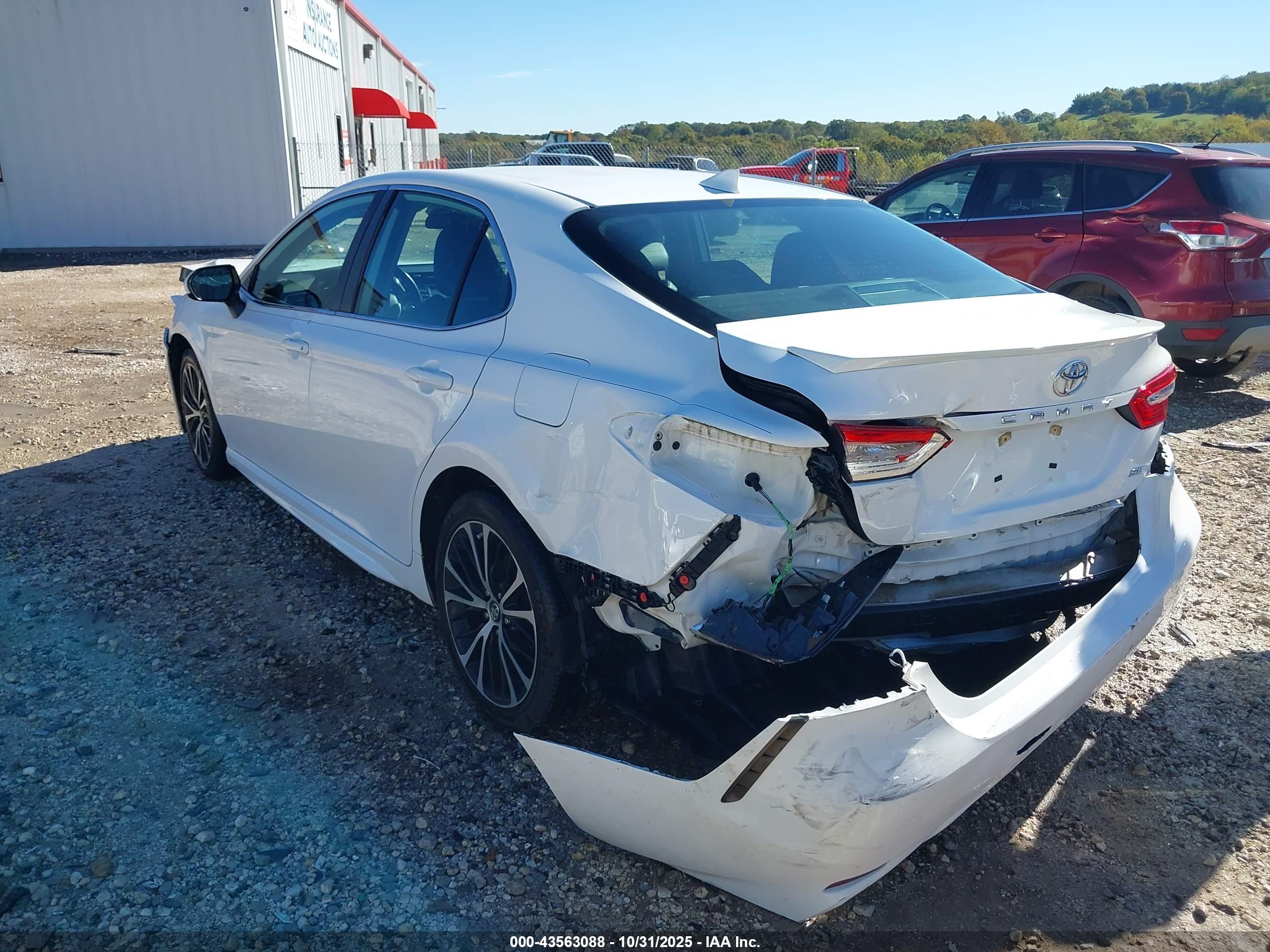 TOYOTA CAMRY image 3