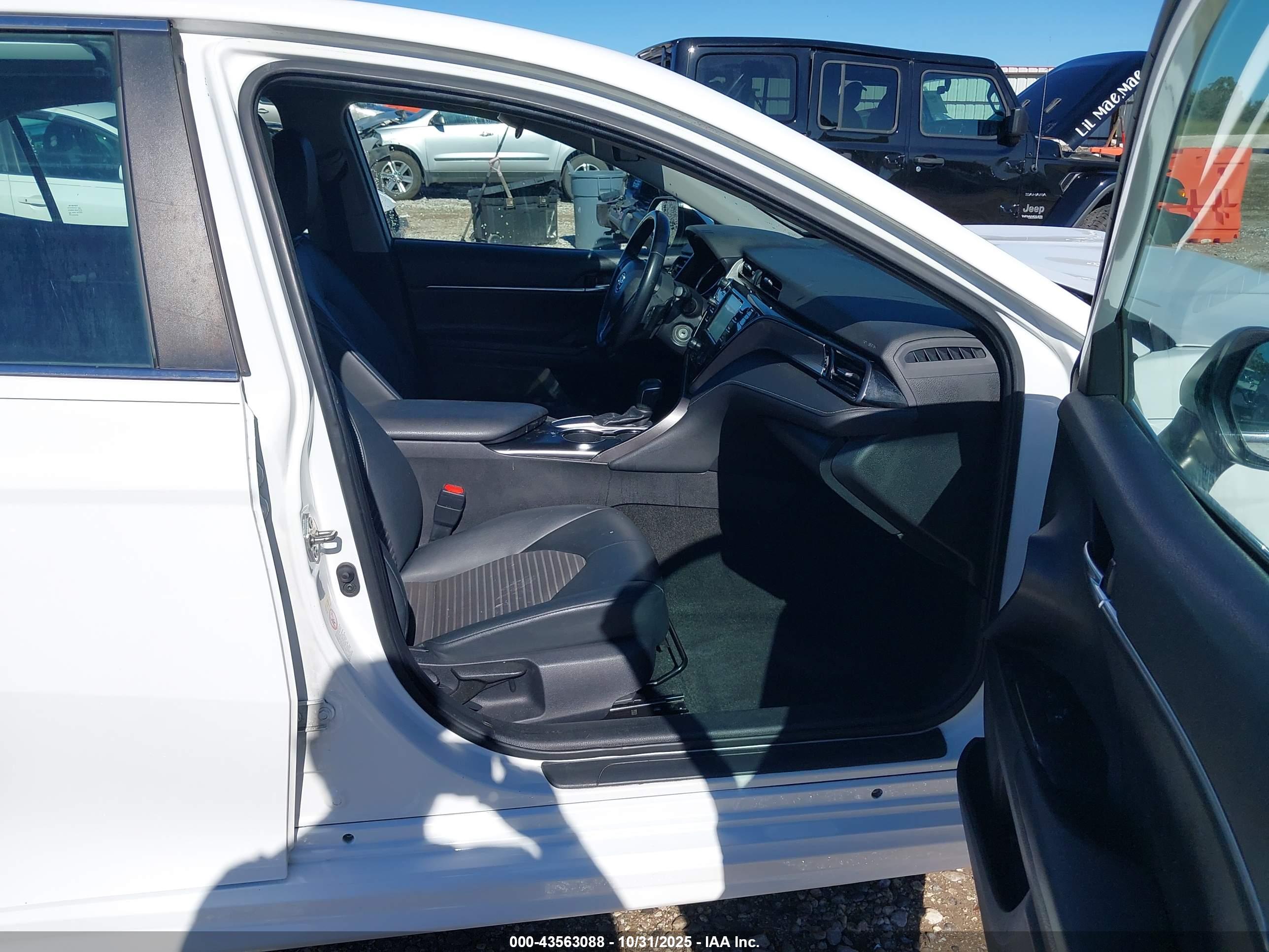 TOYOTA CAMRY image 5