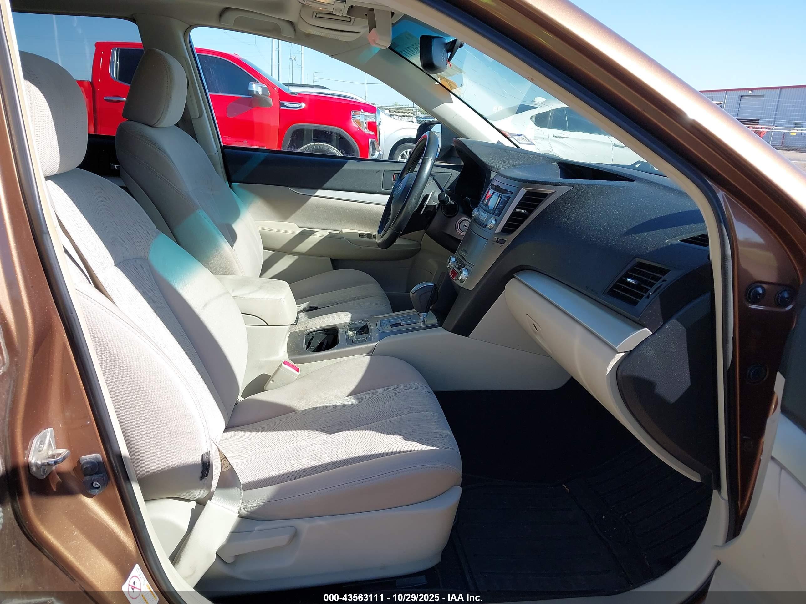 SUBARU OUTBACK image 5