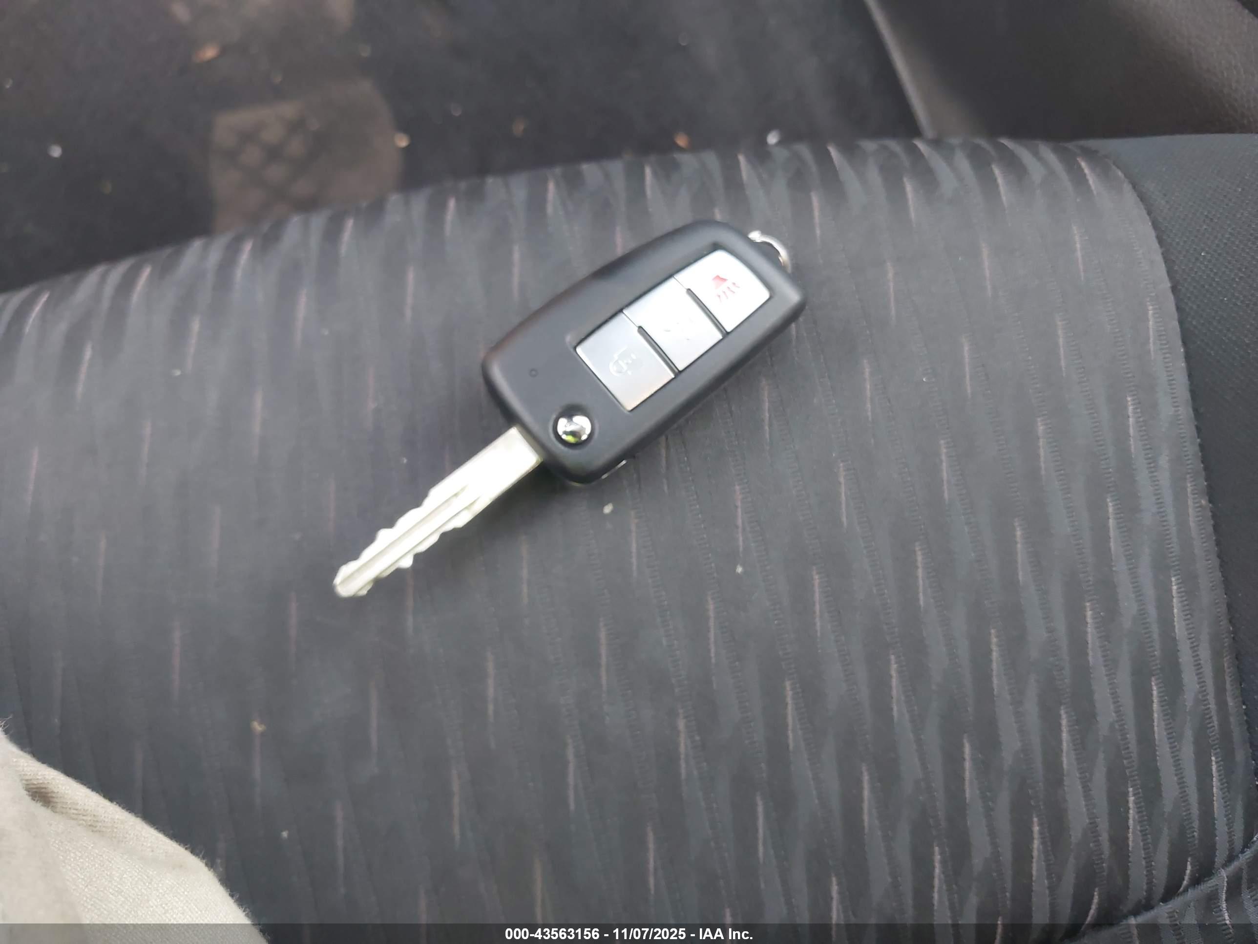 NISSAN ROGUE image 11