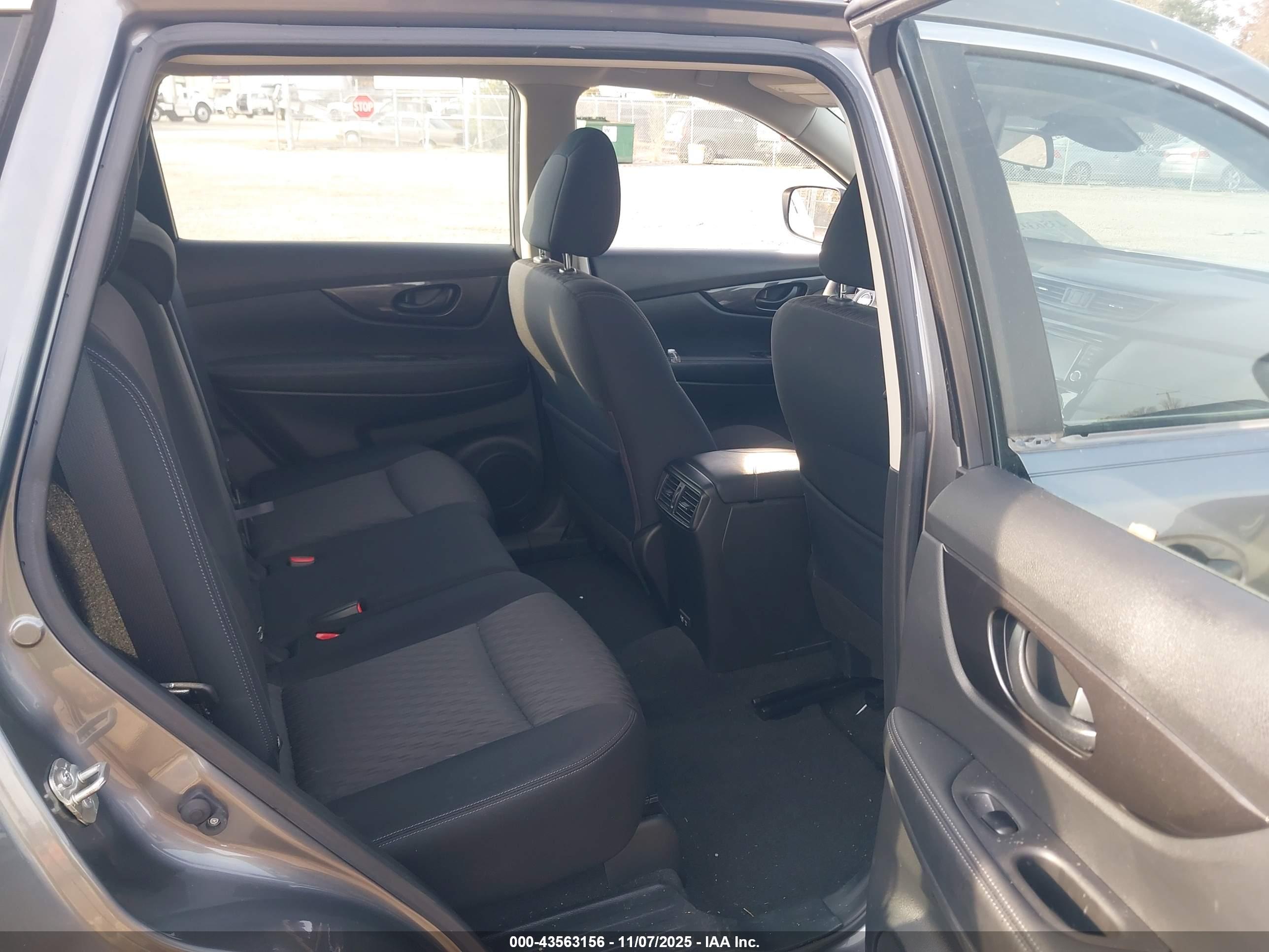 NISSAN ROGUE image 8