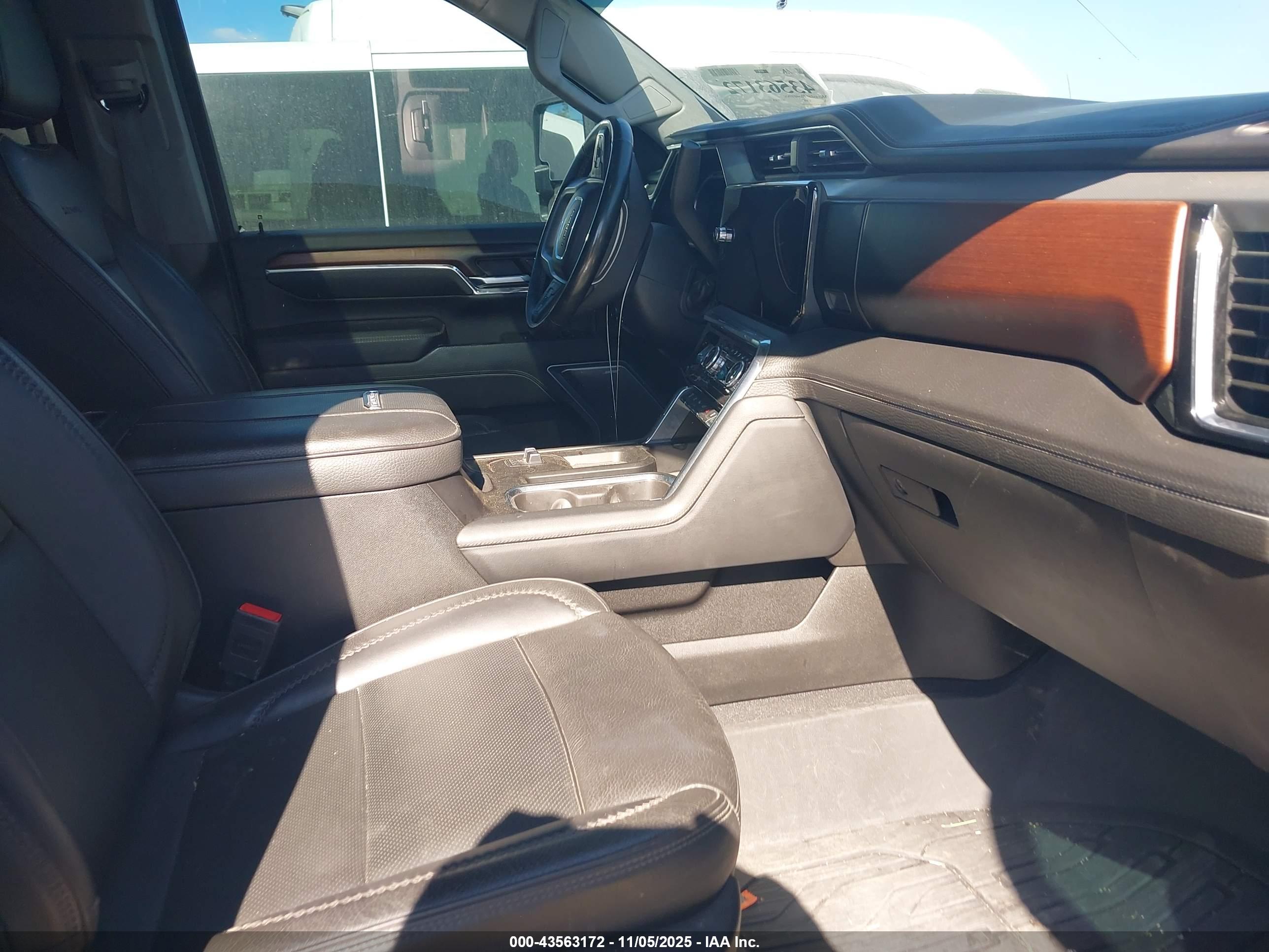 GMC SIERRA image 5