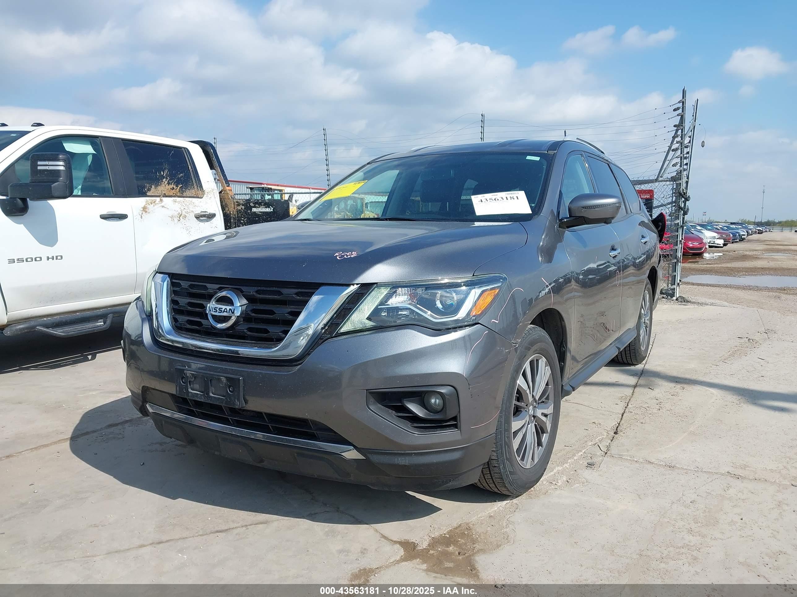 NISSAN PATHFINDER image 2
