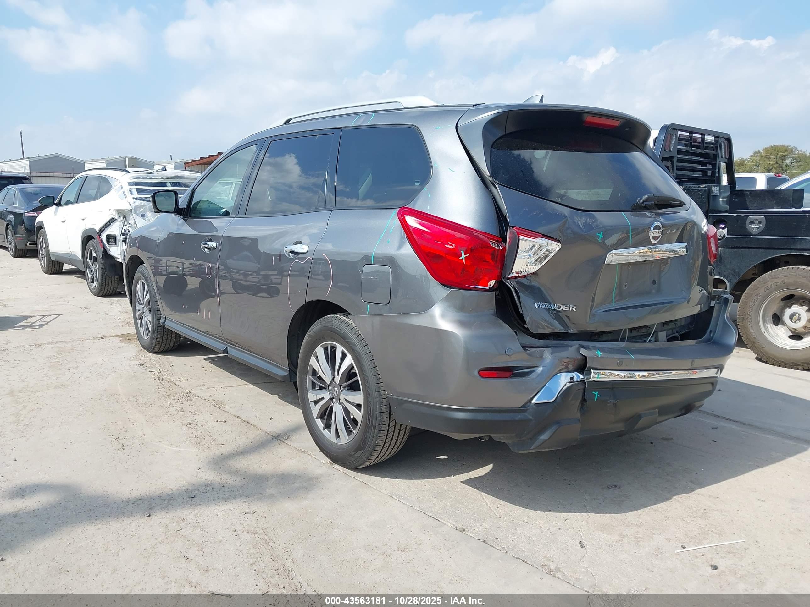 NISSAN PATHFINDER image 3