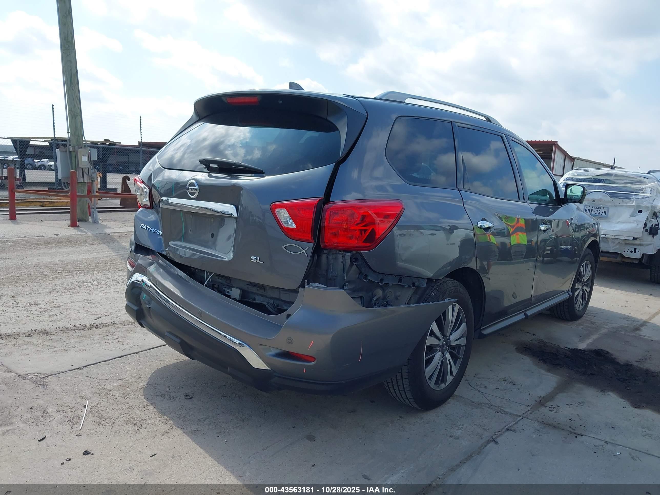 NISSAN PATHFINDER image 4