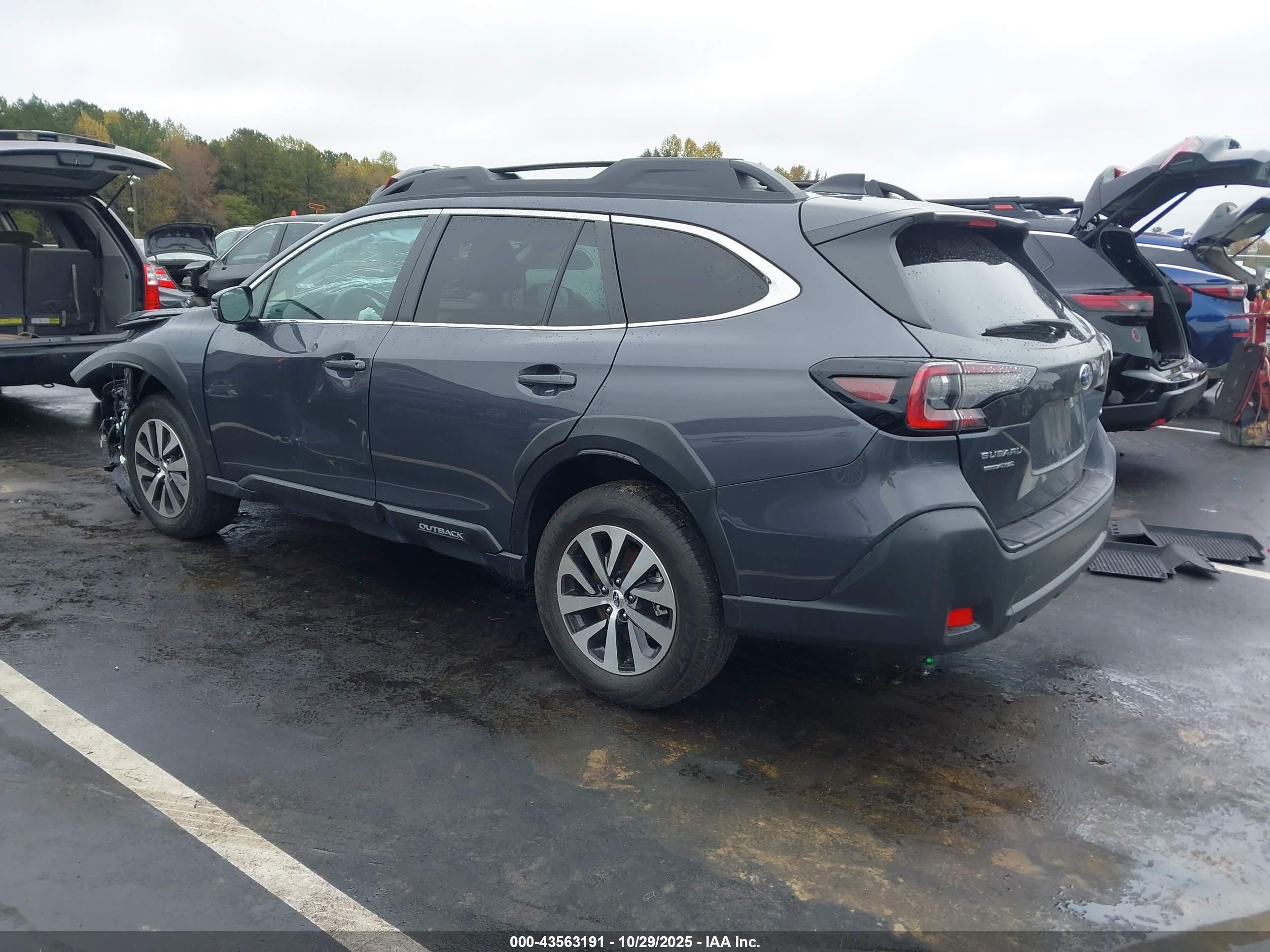 SUBARU OUTBACK image 3