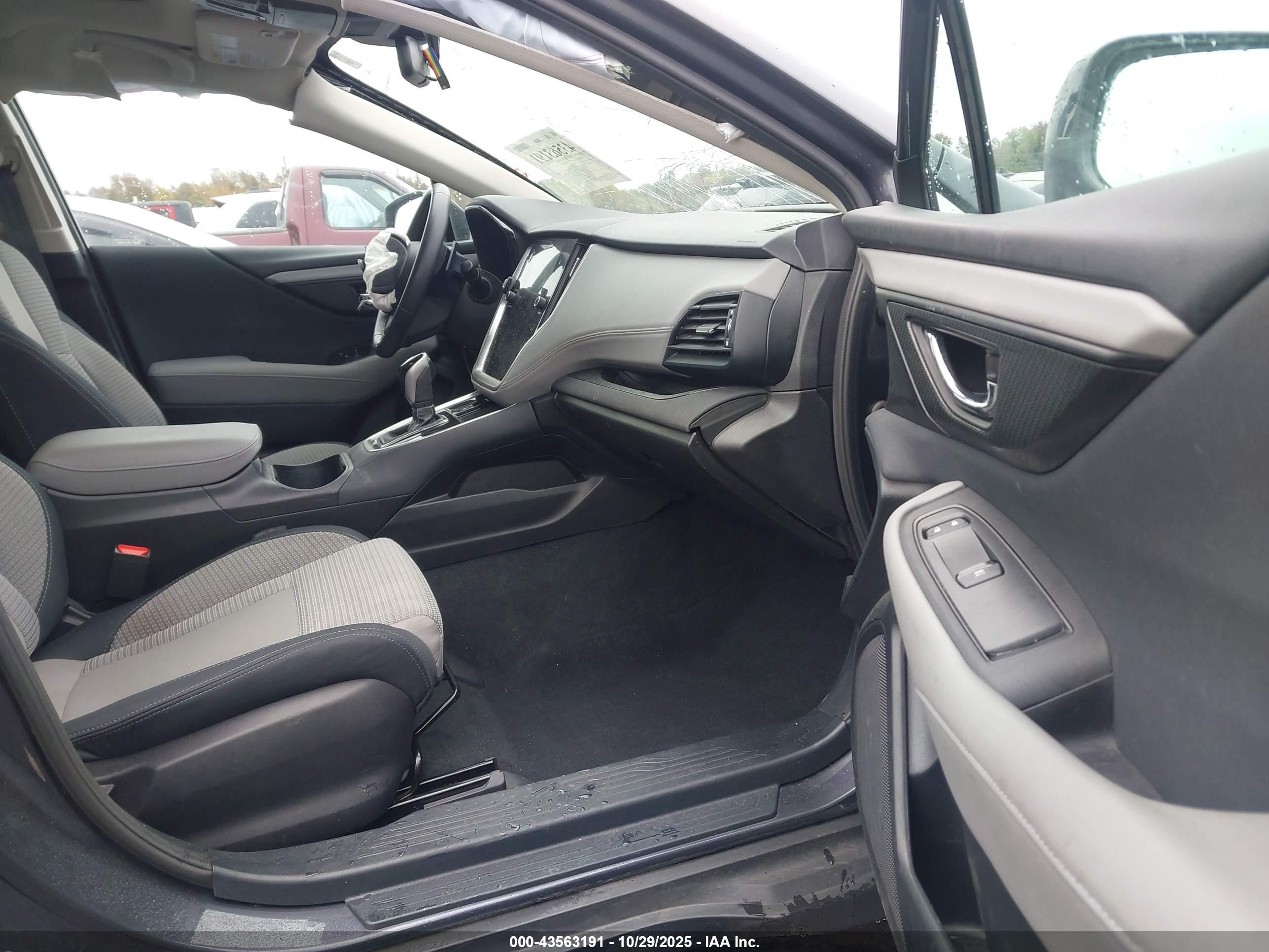 SUBARU OUTBACK image 5