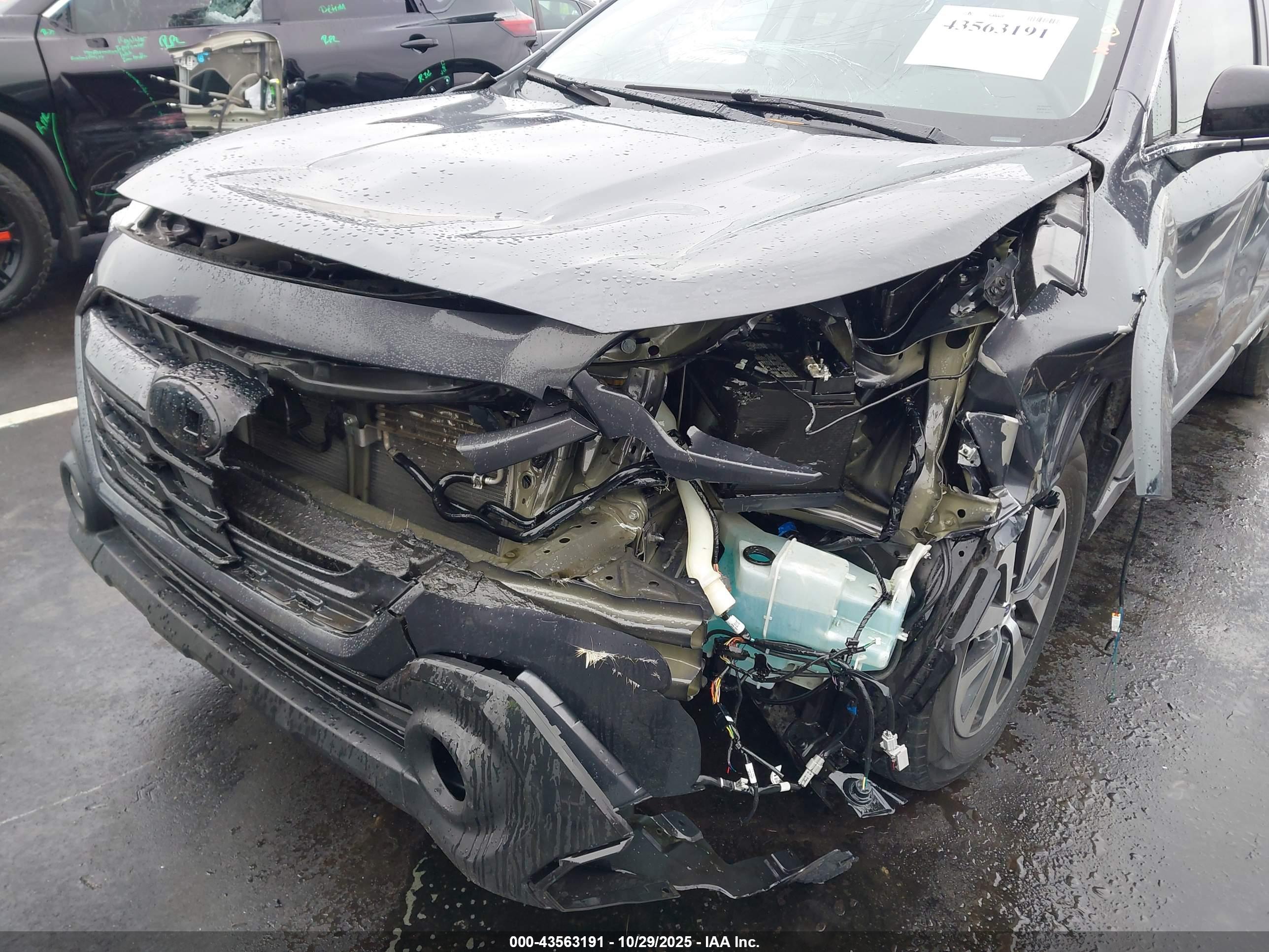 SUBARU OUTBACK image 6