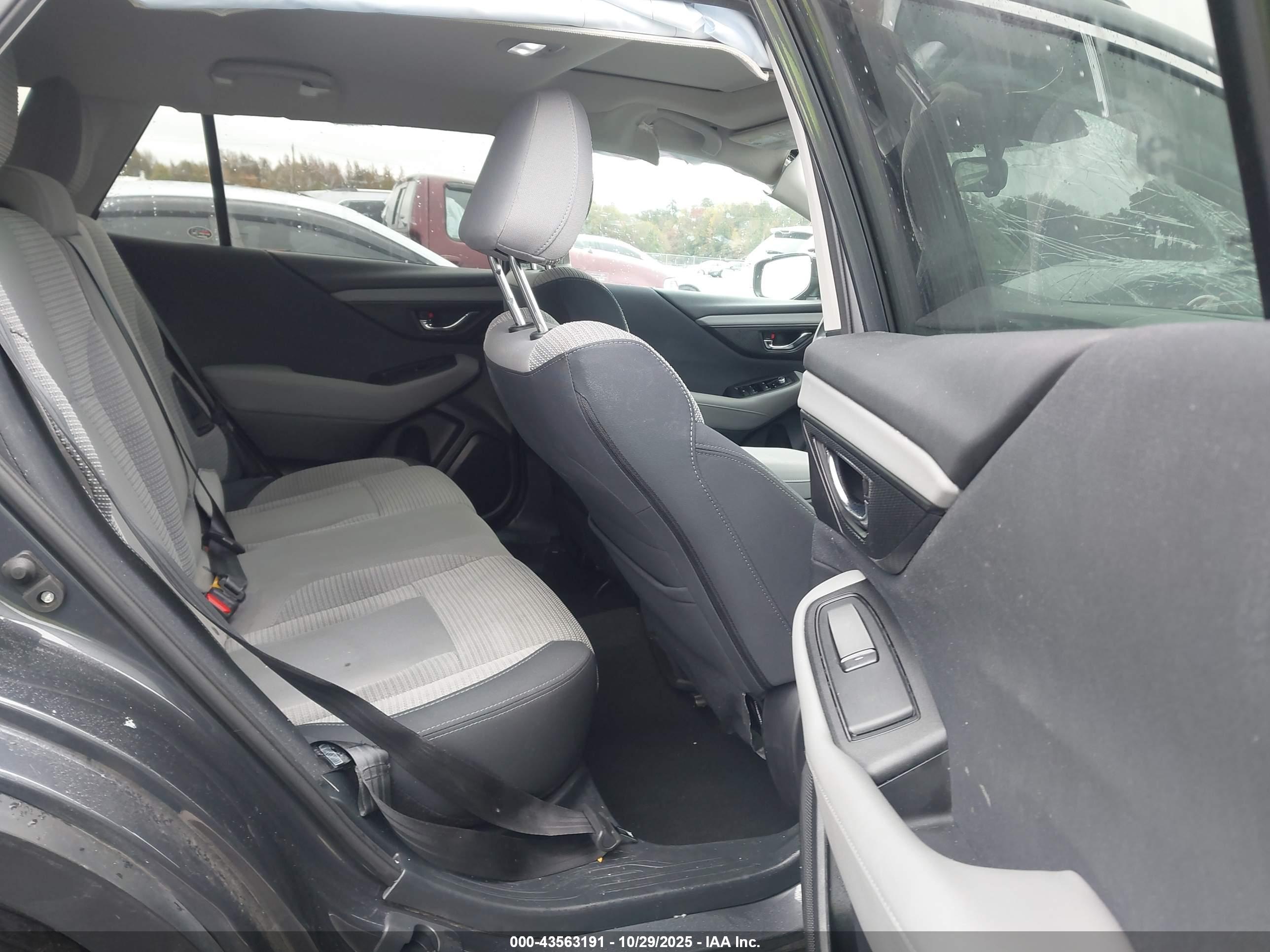 SUBARU OUTBACK image 8
