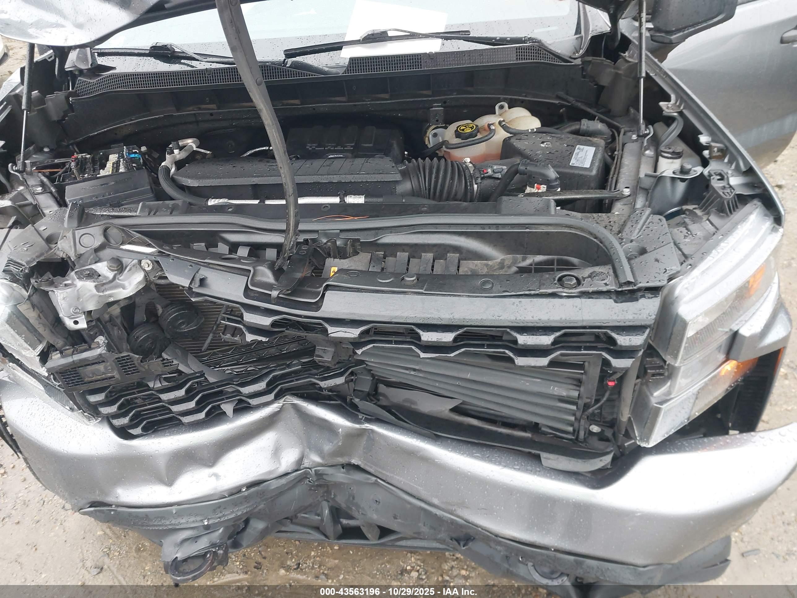 CHEVROLET SILVERADO image 10