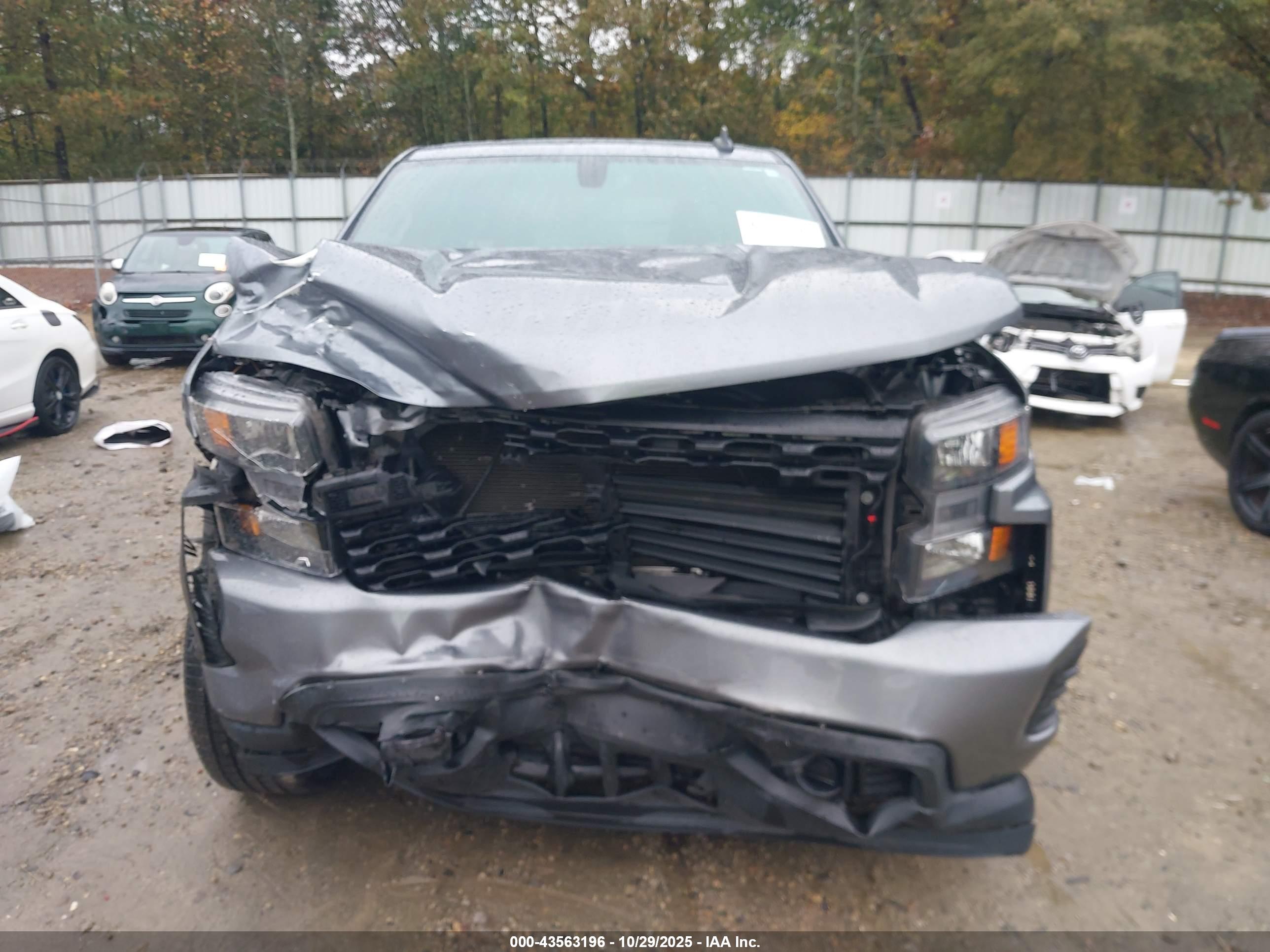 CHEVROLET SILVERADO image 6
