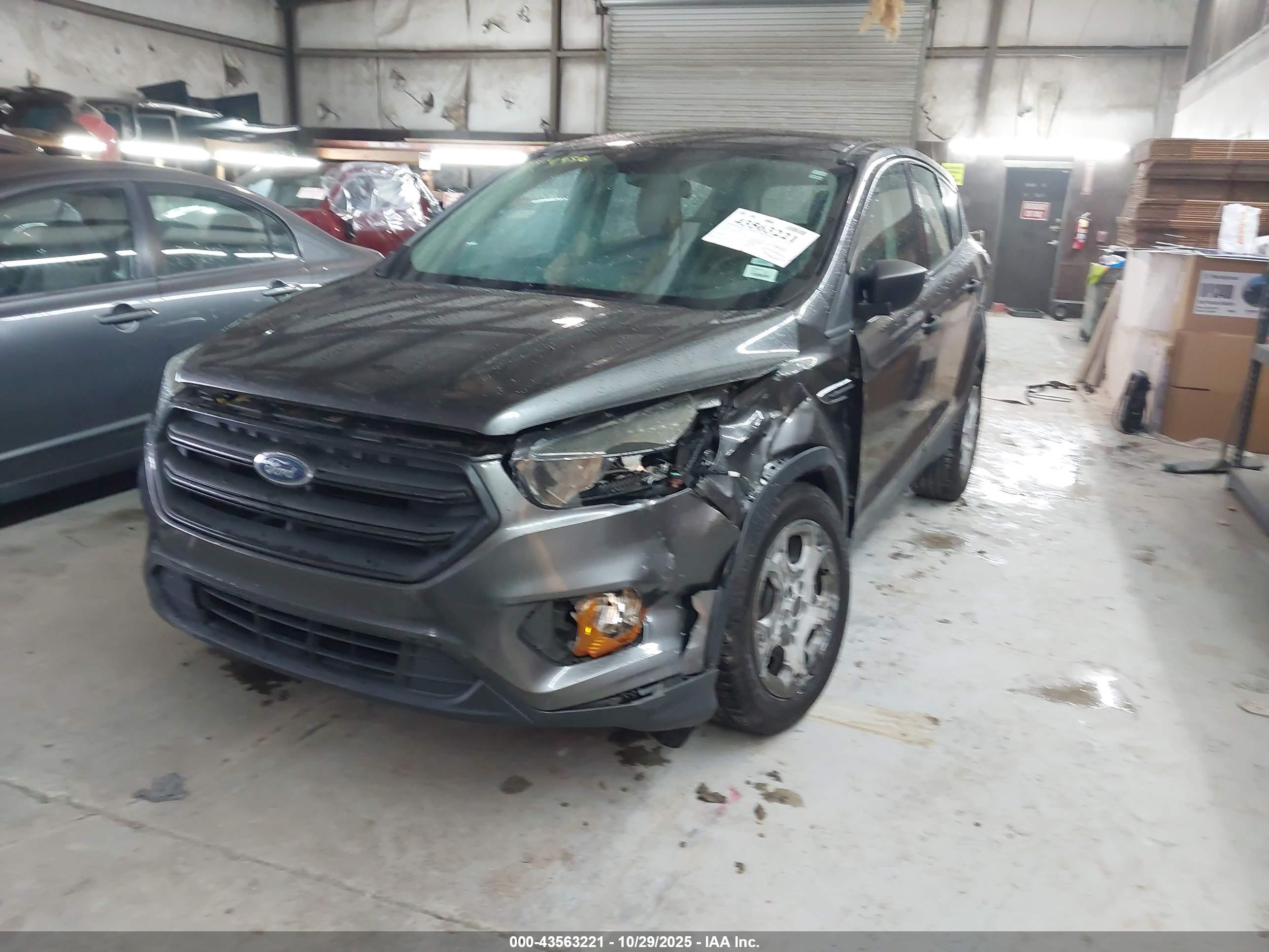 FORD ESCAPE image 2