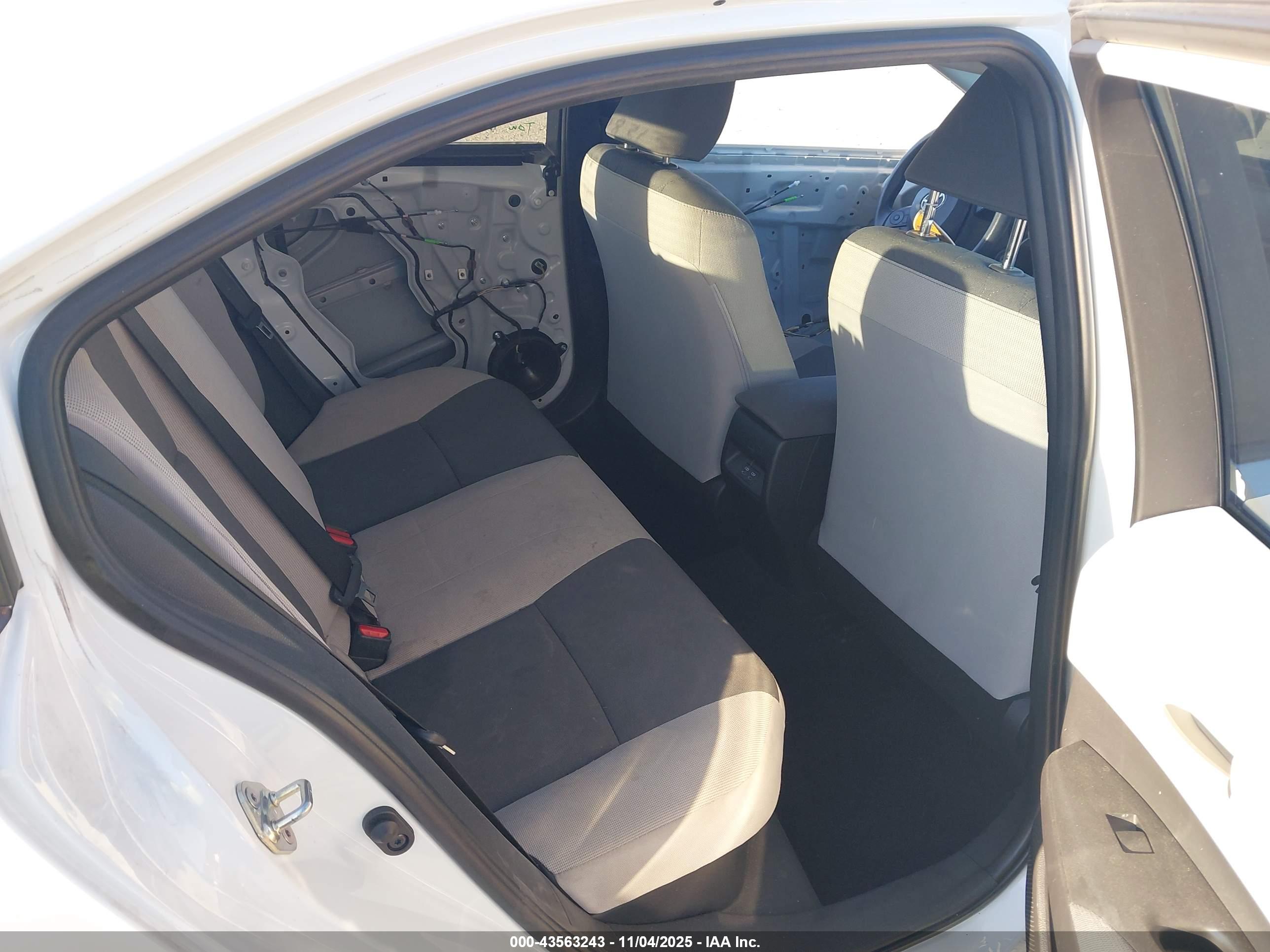 TOYOTA COROLLA image 8