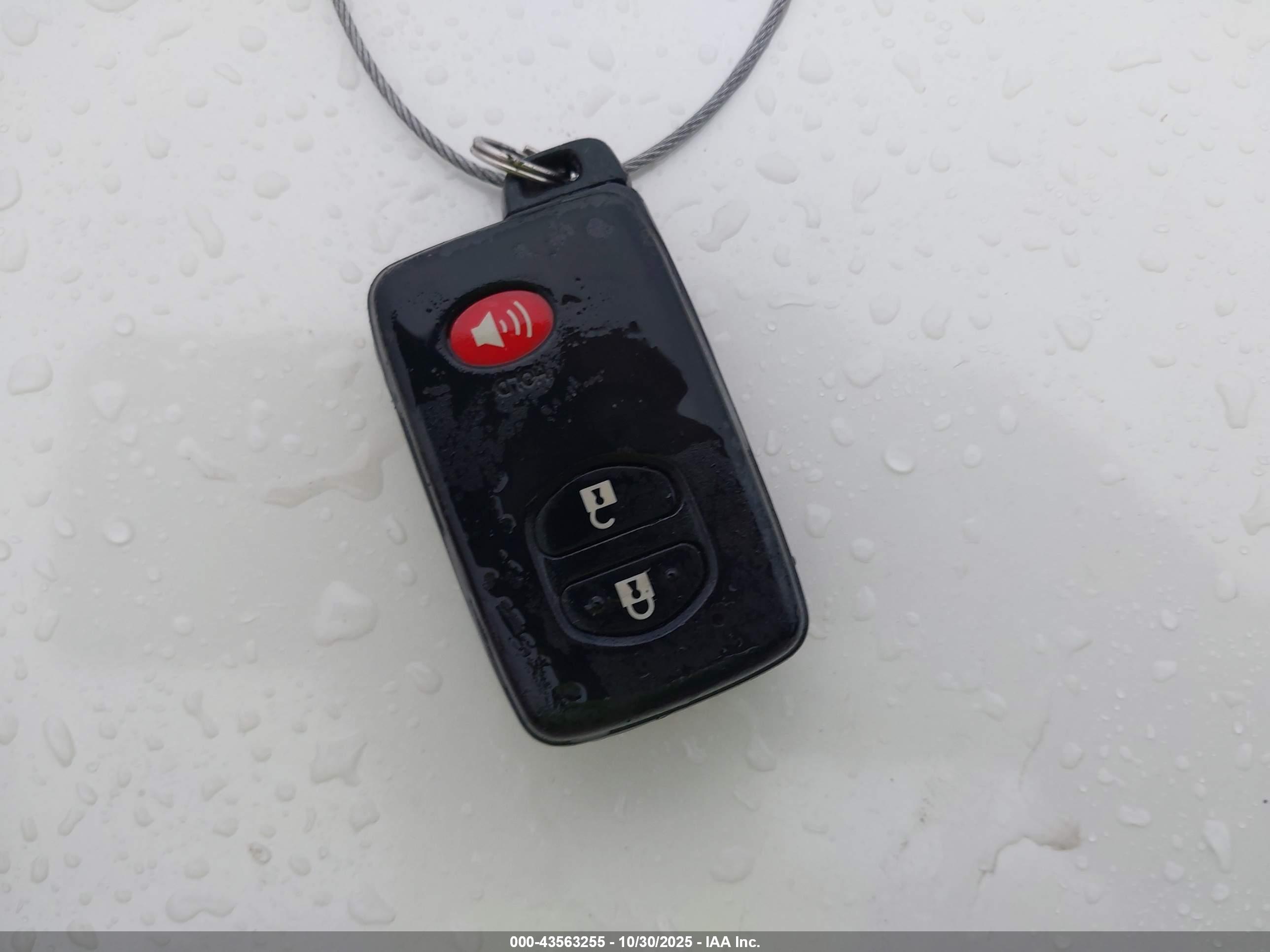 TOYOTA PRIUS image 11