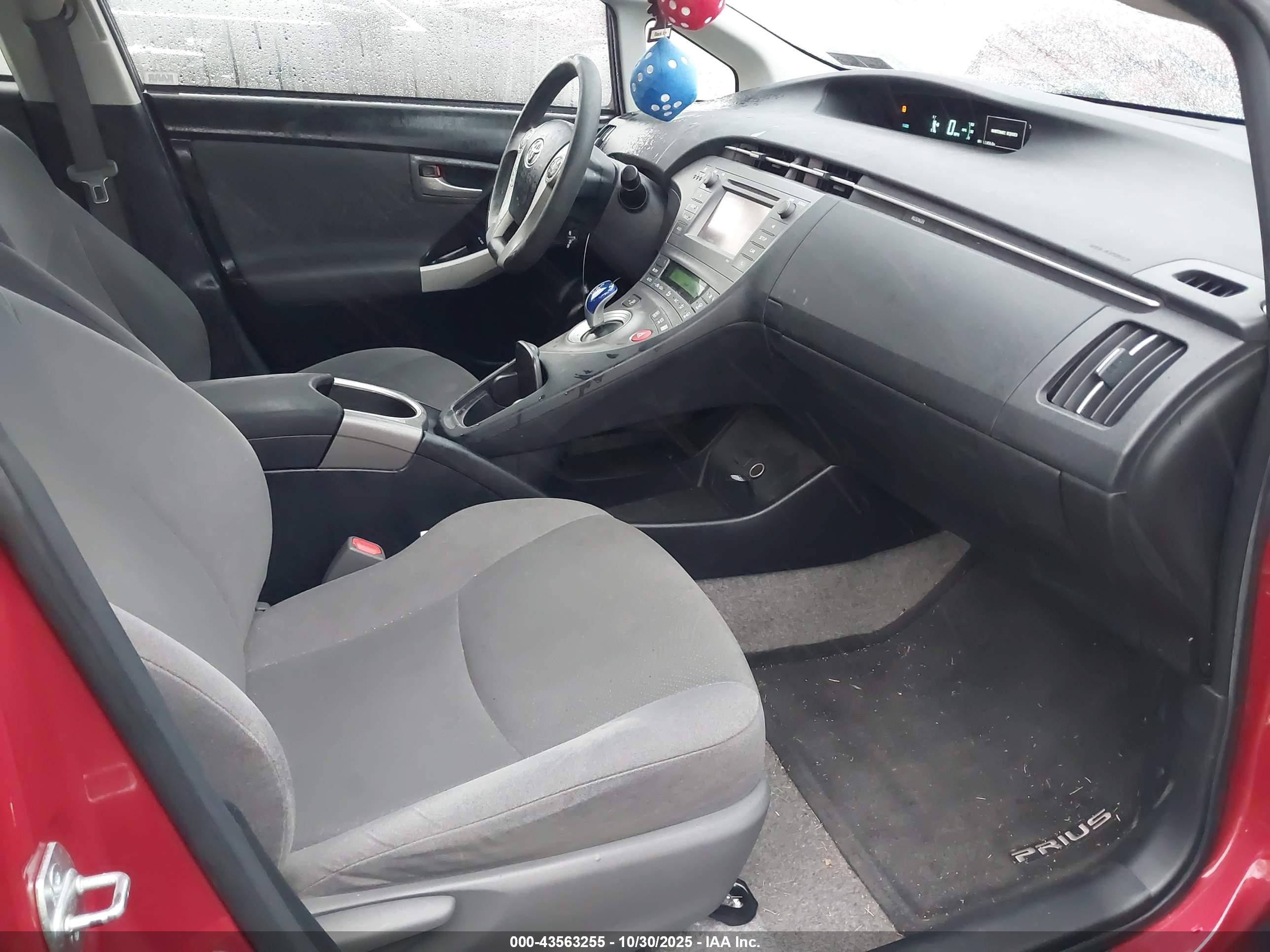 TOYOTA PRIUS image 5
