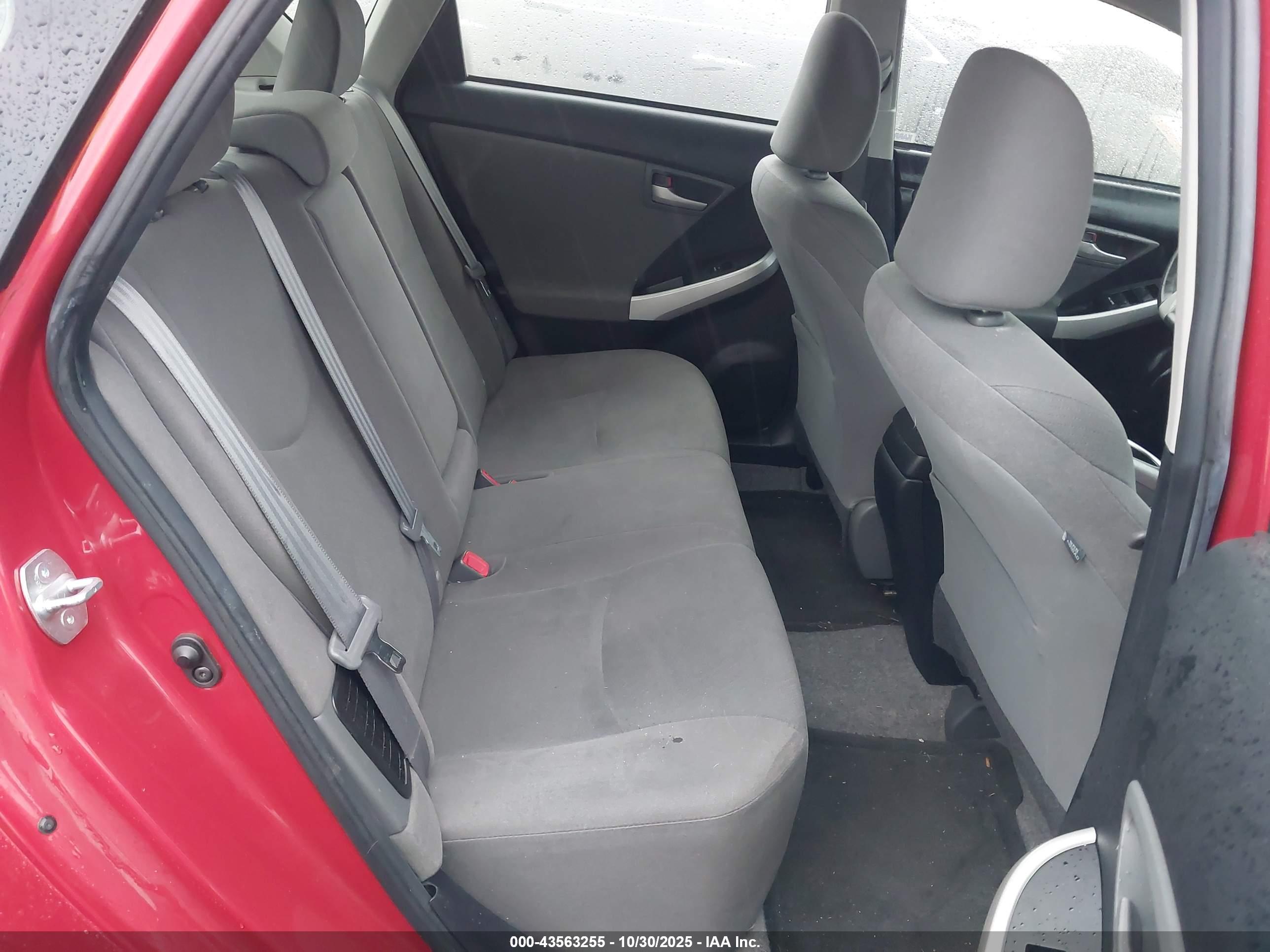 TOYOTA PRIUS image 8