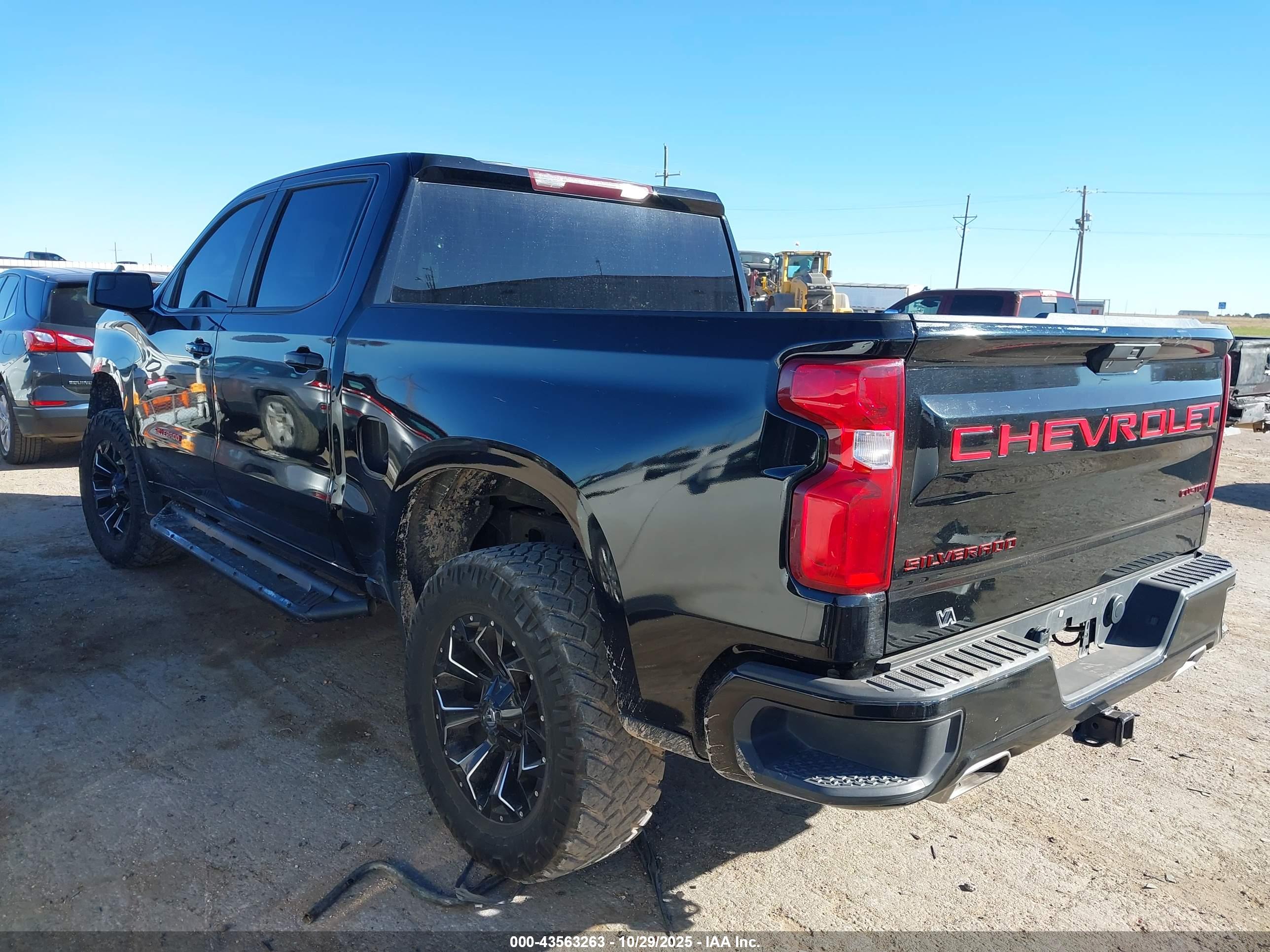 CHEVROLET SILVERADO image 3