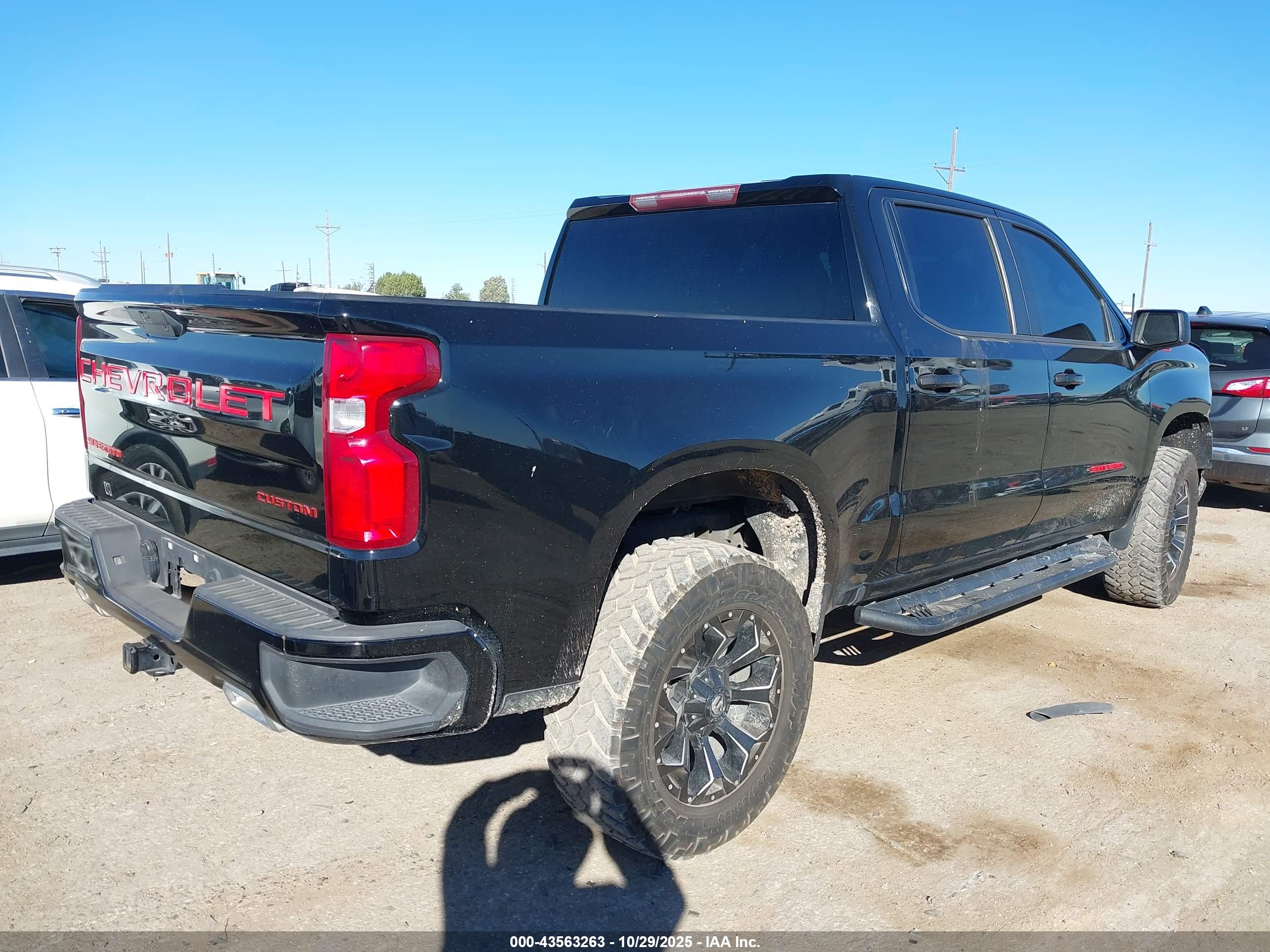 CHEVROLET SILVERADO image 4
